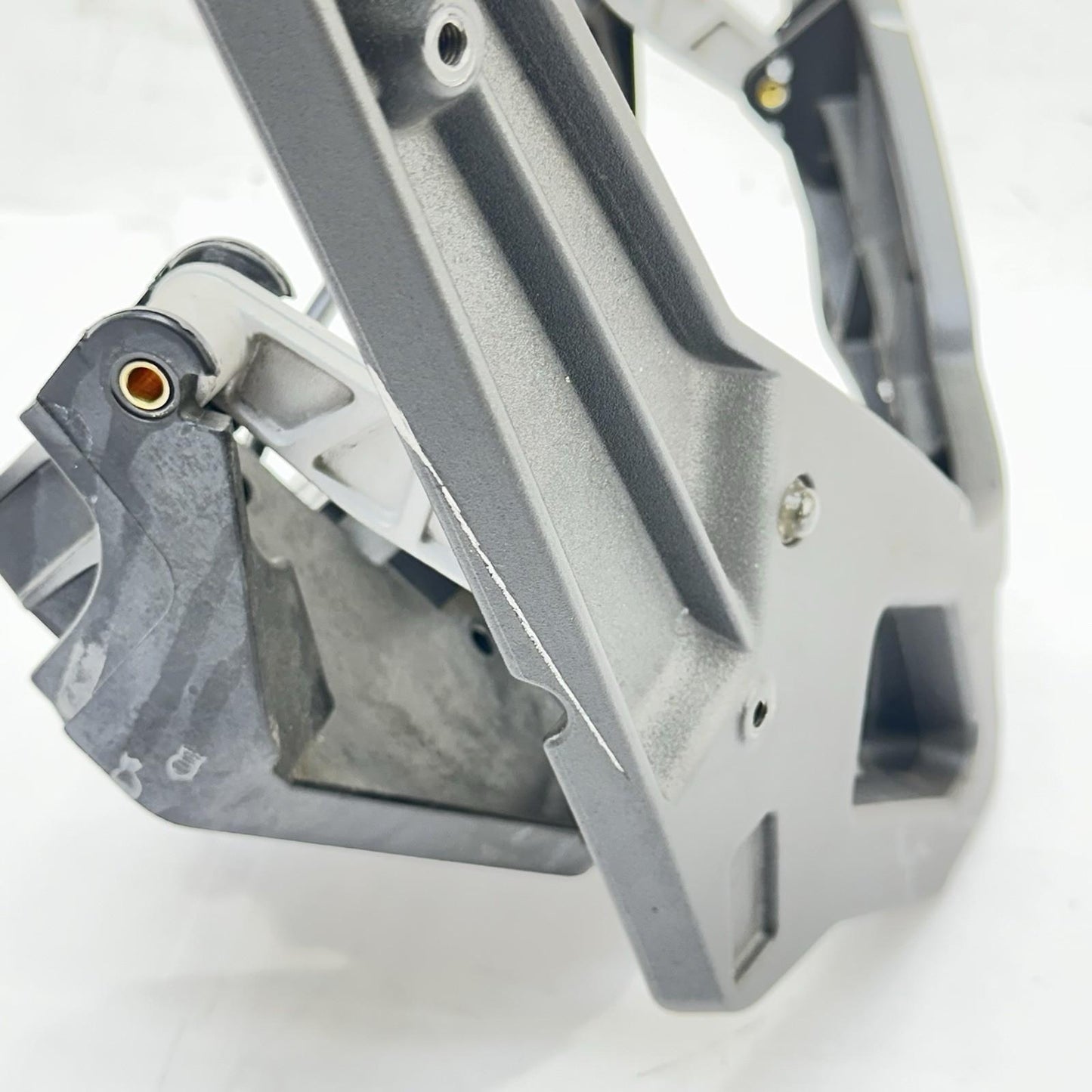 2016 CAN-AM SPYDER RT FRONT SERVO WINDSHIELD MOTOR RAISE LOWER FRONT BRACKET