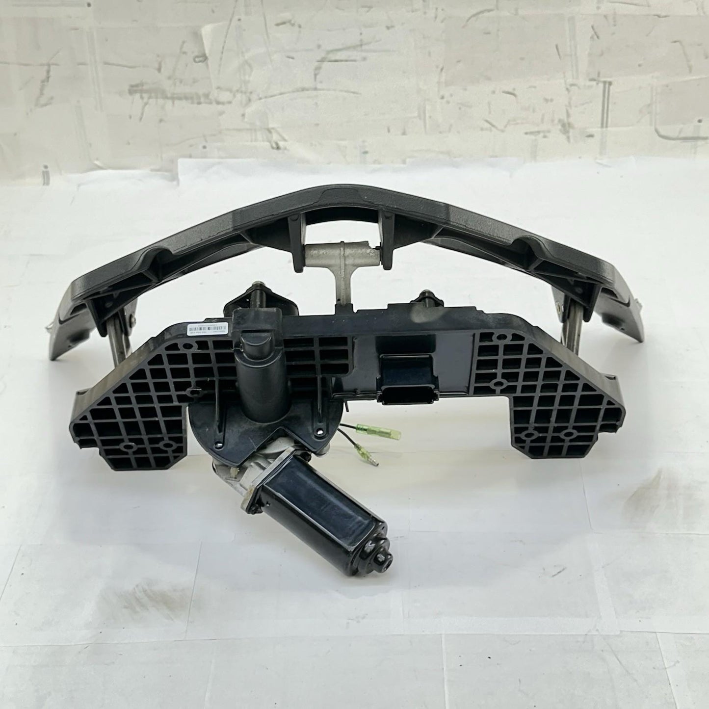 2016 CAN-AM SPYDER RT FRONT SERVO WINDSHIELD MOTOR RAISE LOWER FRONT BRACKET