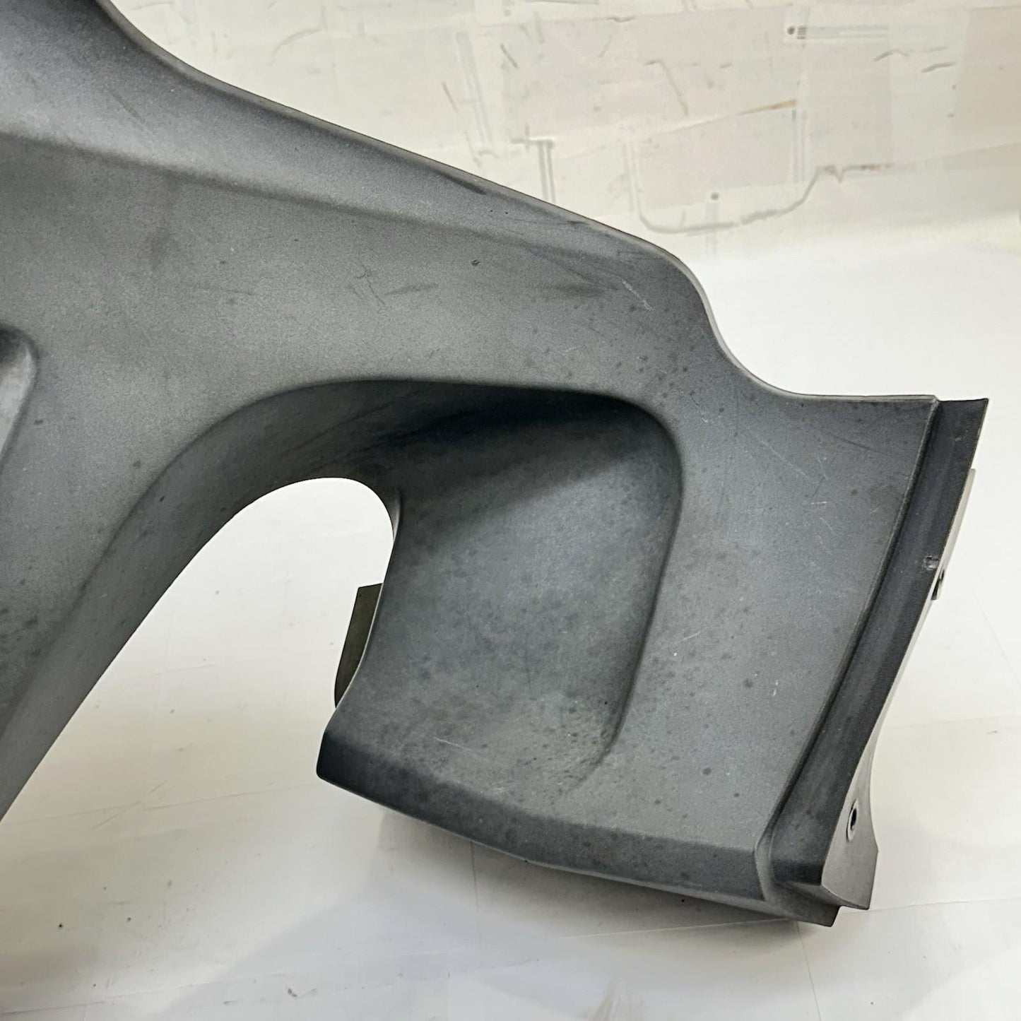 2016 CAN-AM SPYDER RT REAR FENDER TAIL FAIRING COWL PLATE HOLDER PLASTIC BLACK