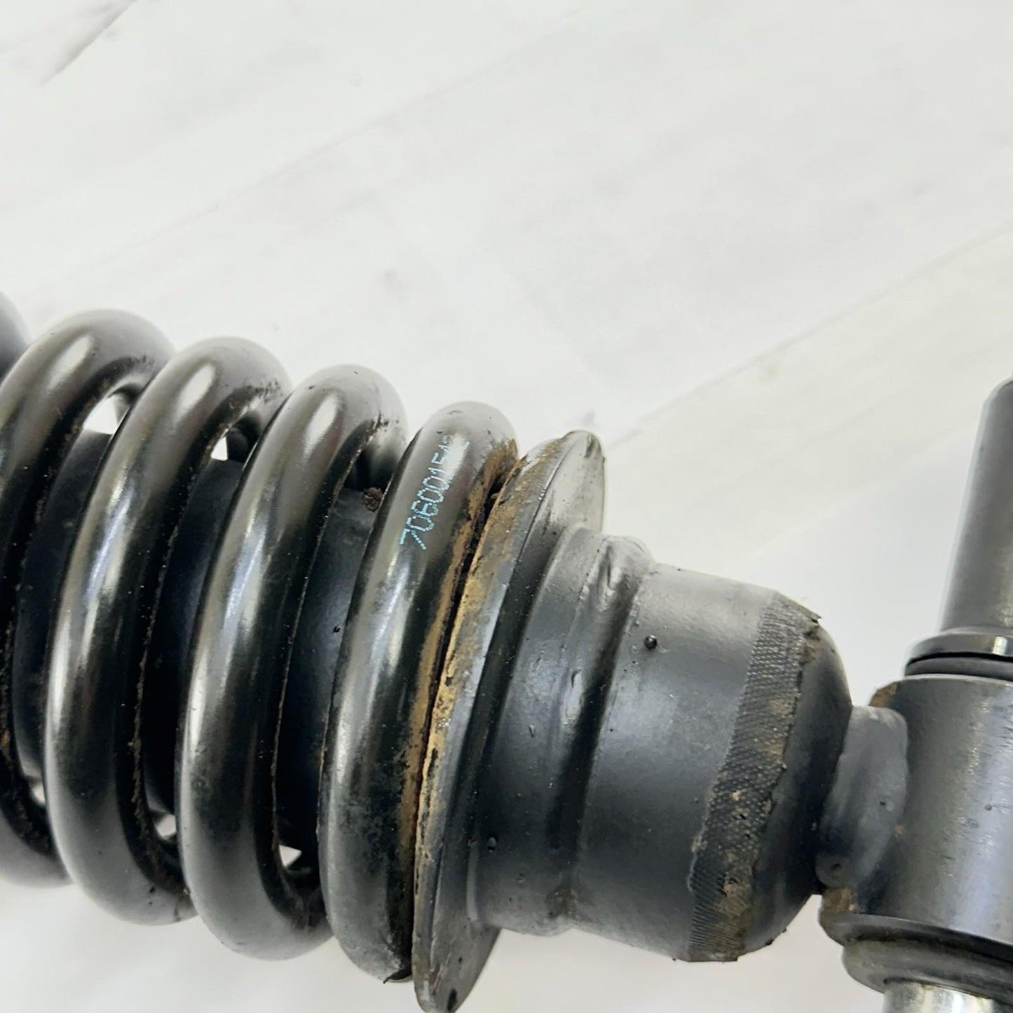 2016 CAN-AM SPYDER RT REAR SHOCK BACK SUSPENSION ABSORBOR BLACK STOCK