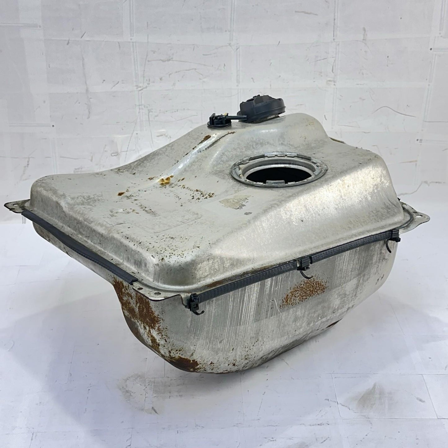 2016 CAN-AM SPYDER RT FUEL TANK GAS PETROL CAP LID RESERVOIR SILVER STOCK
