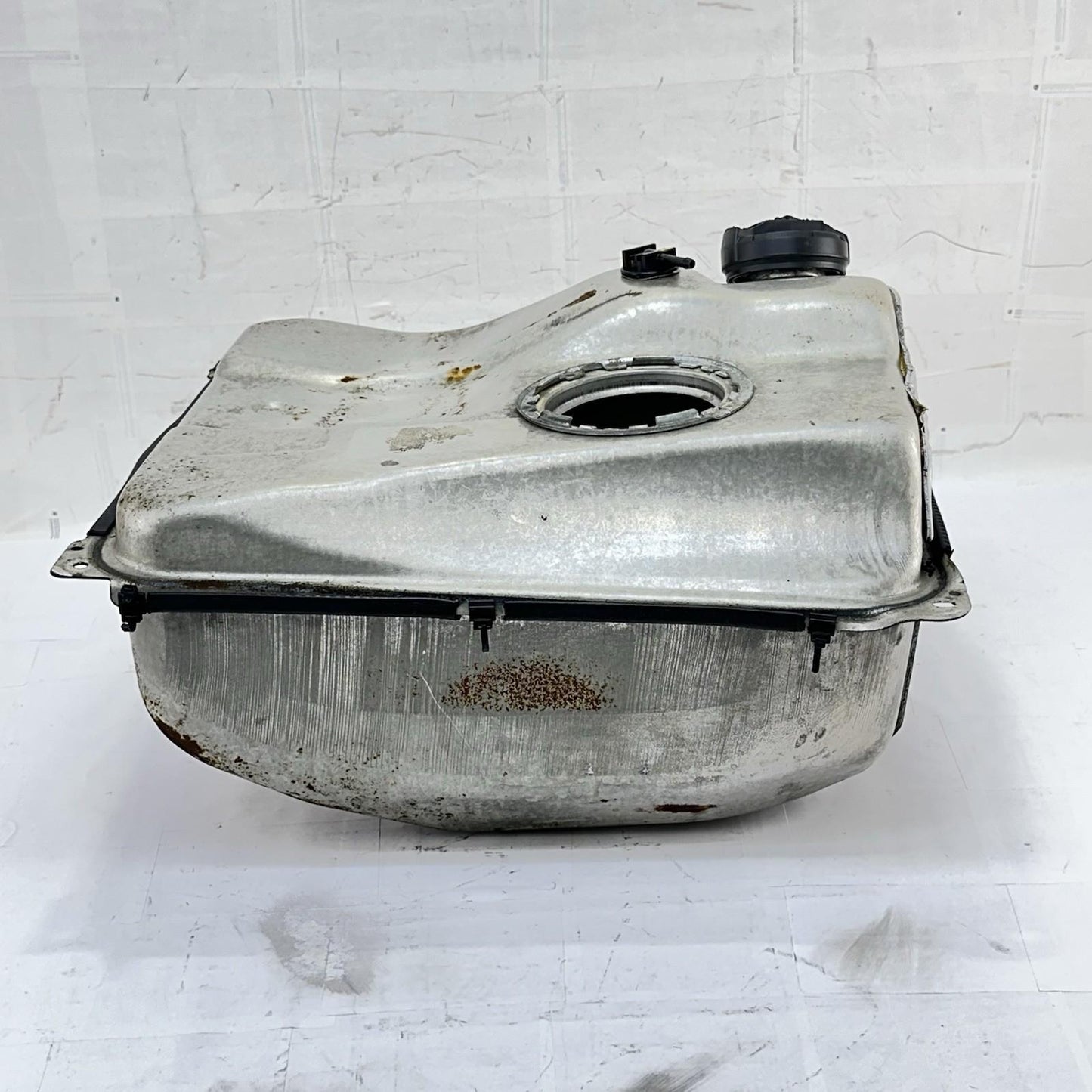 2016 CAN-AM SPYDER RT FUEL TANK GAS PETROL CAP LID RESERVOIR SILVER STOCK