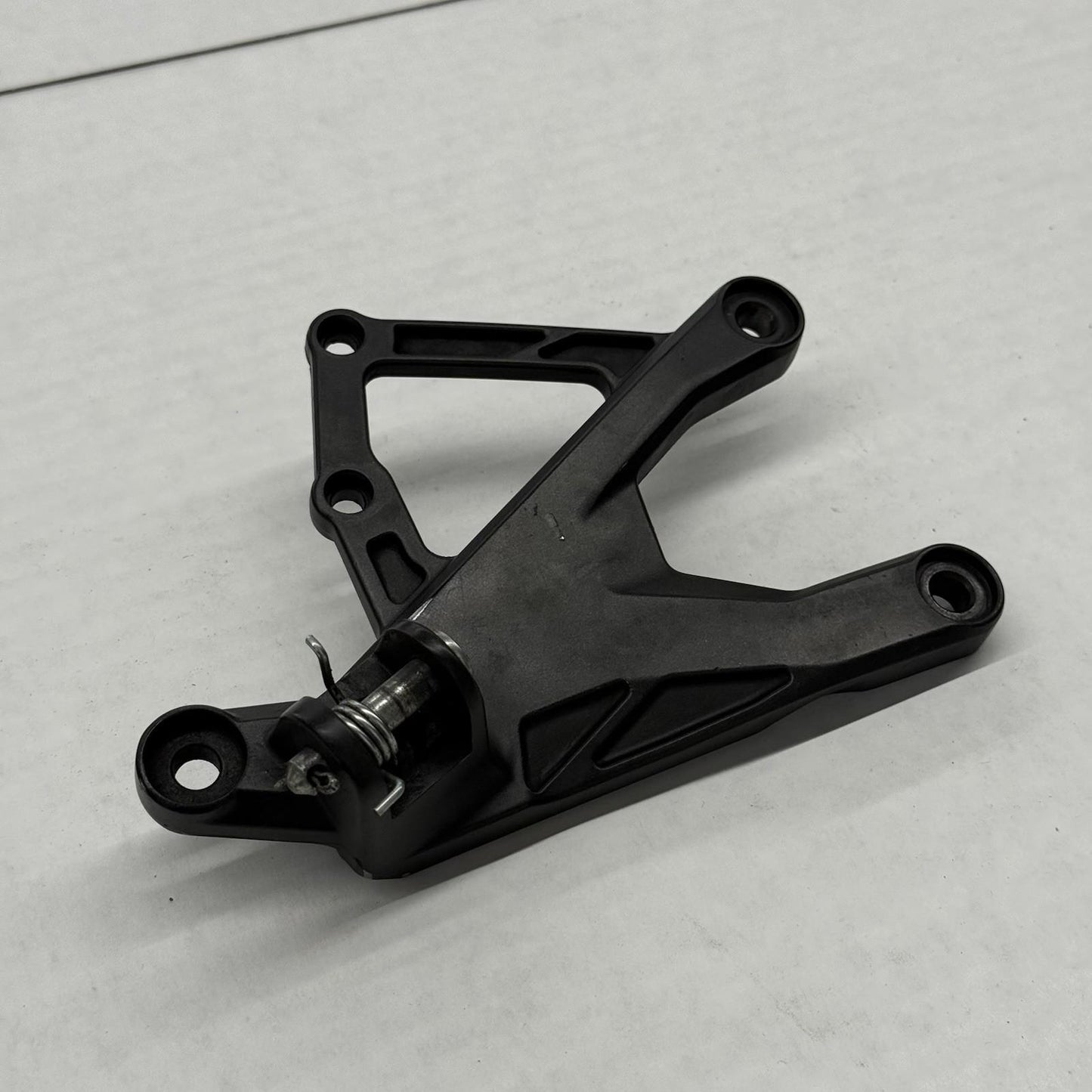 2015 - 2025 YAMAHA YZF R1 RIGHT REARSET BRACKET FRONT BRAKE PEDAL SPRING STOCK
