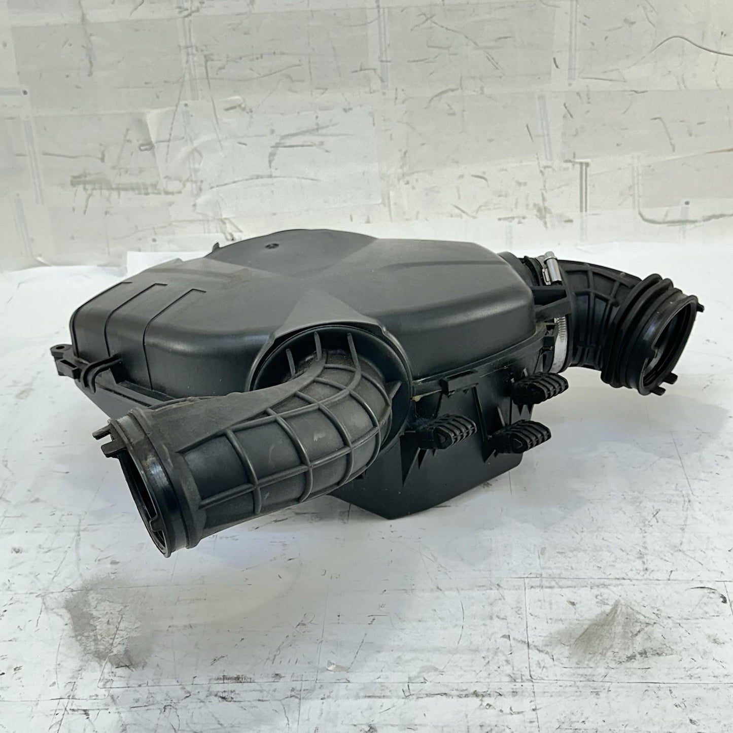 2016 CAN-AM SPYDER RT LEFT INTAKE SILENCER AIR FILTER HOUSING ASSY STOCK