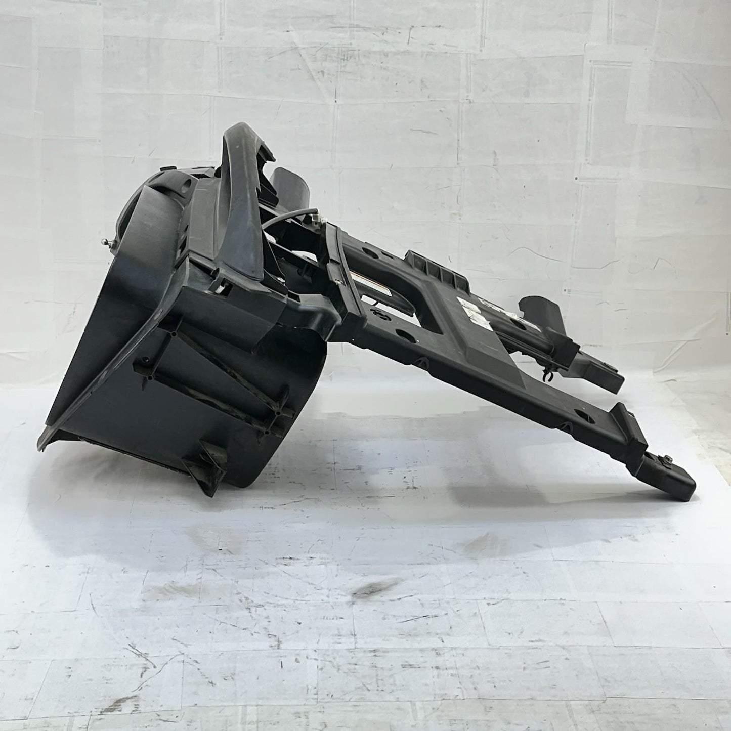 2016 CAN-AM SPYDER RT REAR RIGHT SIDE STORAGE BIN TRUNK SUPPORT BRACKET ASSY