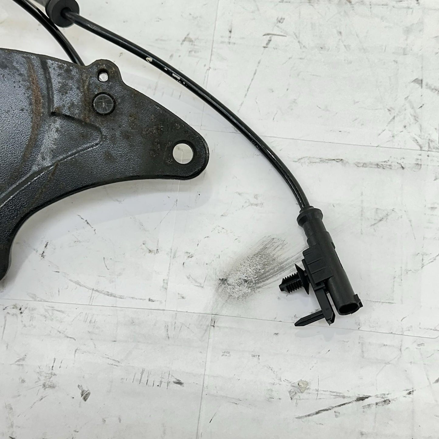 2016 CAN-AM SPYDER RT REAR ABS BRAKE SENSOR BACK WHEEL SPEED BRACKET