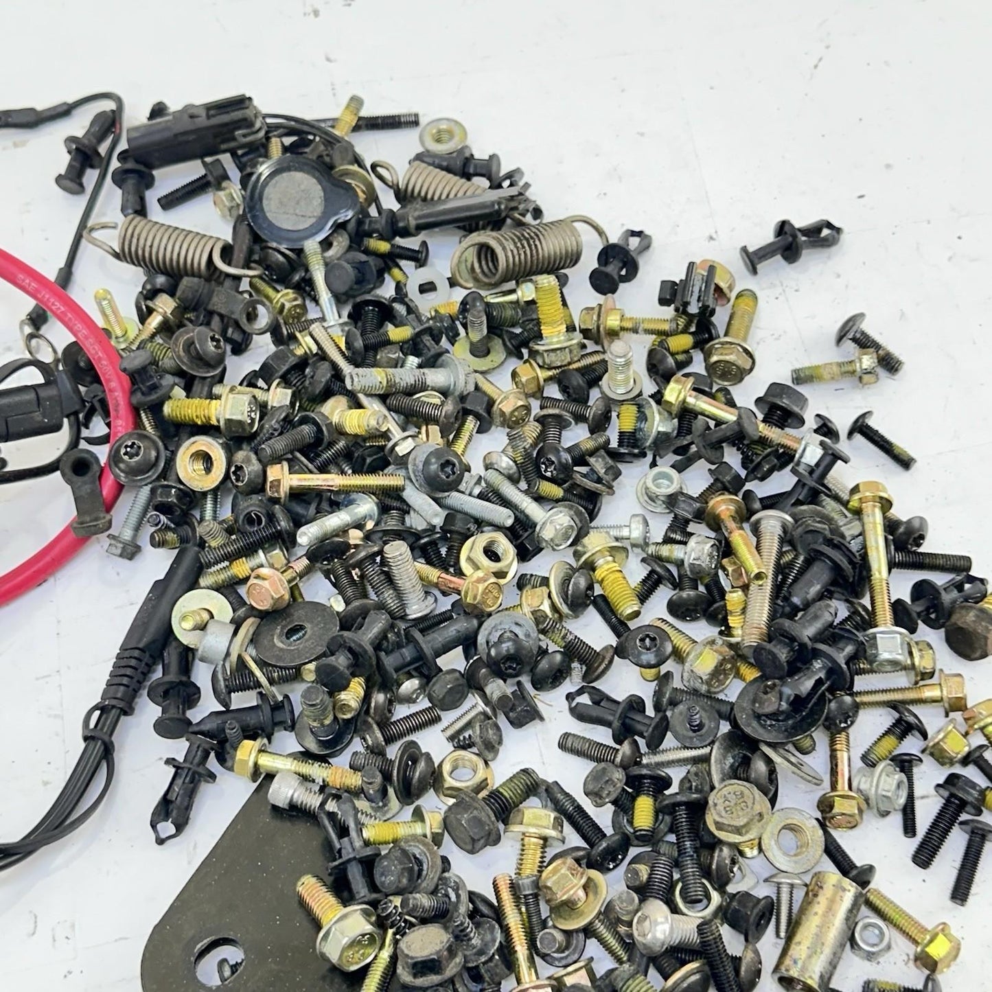 2016 CAN-AM SPYDER RT BOLTS NUTS SCREWS WIRES CABLES HORN HARDWARE MISC PARTS