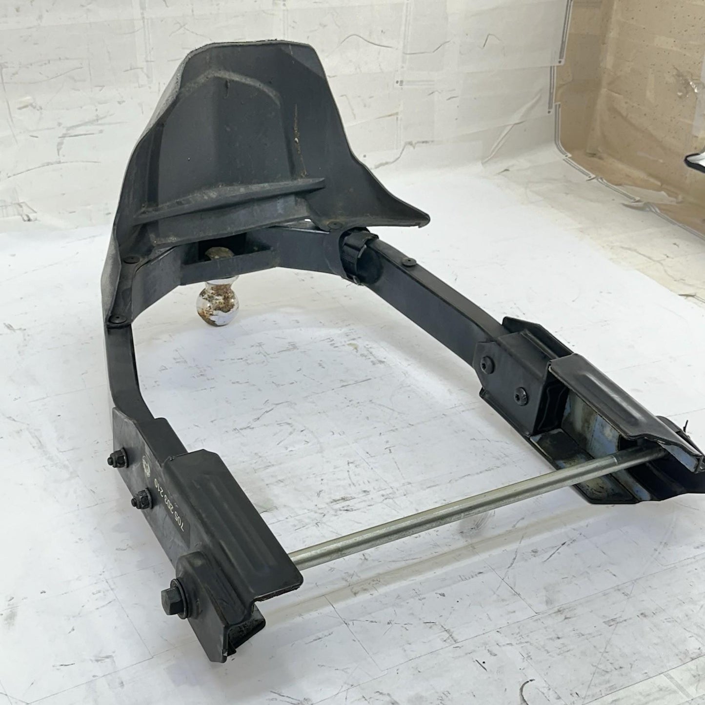2016 CAN-AM SPYDER RT REAR TRAILER HITCH AXLE BOLT BACK TOWING FRAME FENDER