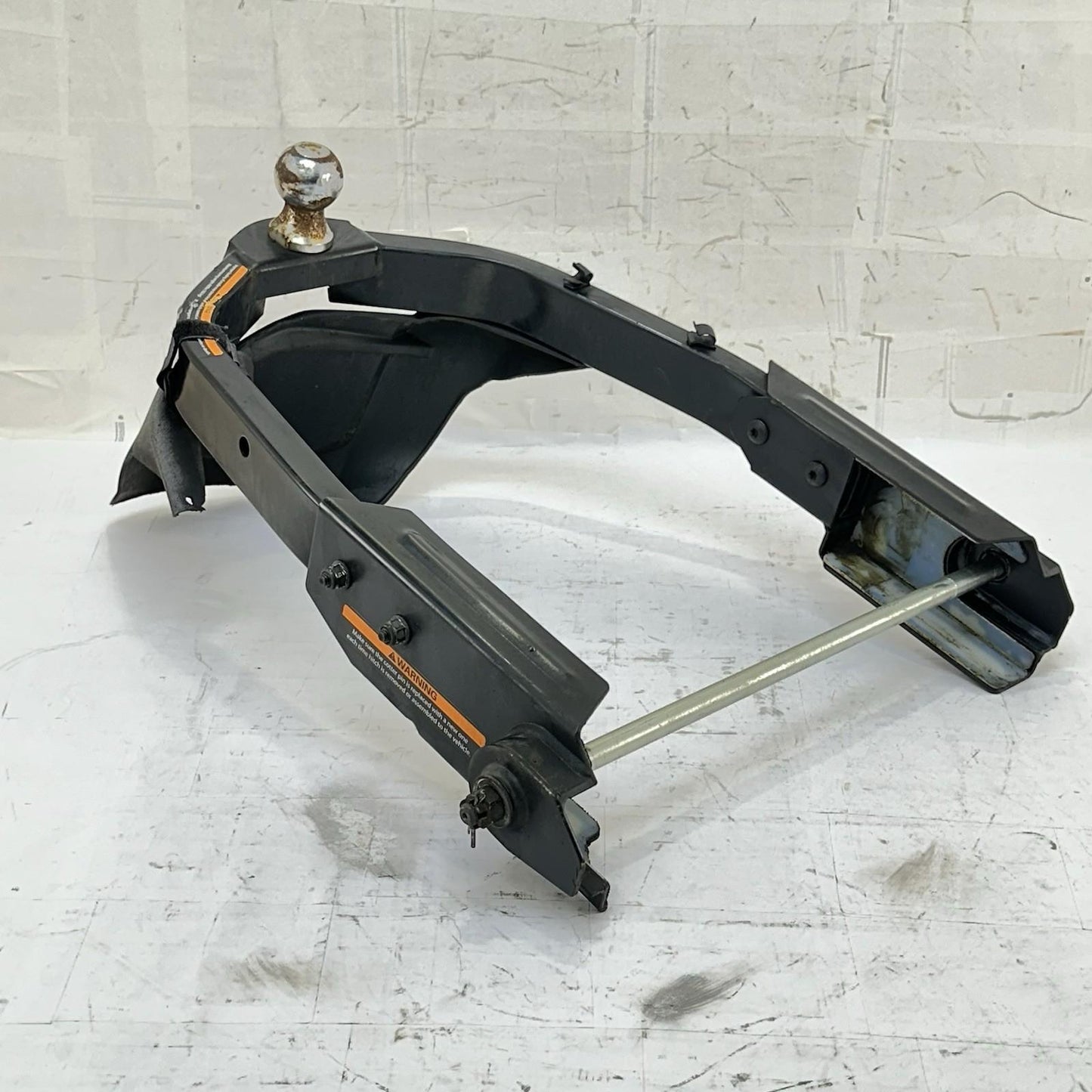 2016 CAN-AM SPYDER RT REAR TRAILER HITCH AXLE BOLT BACK TOWING FRAME FENDER