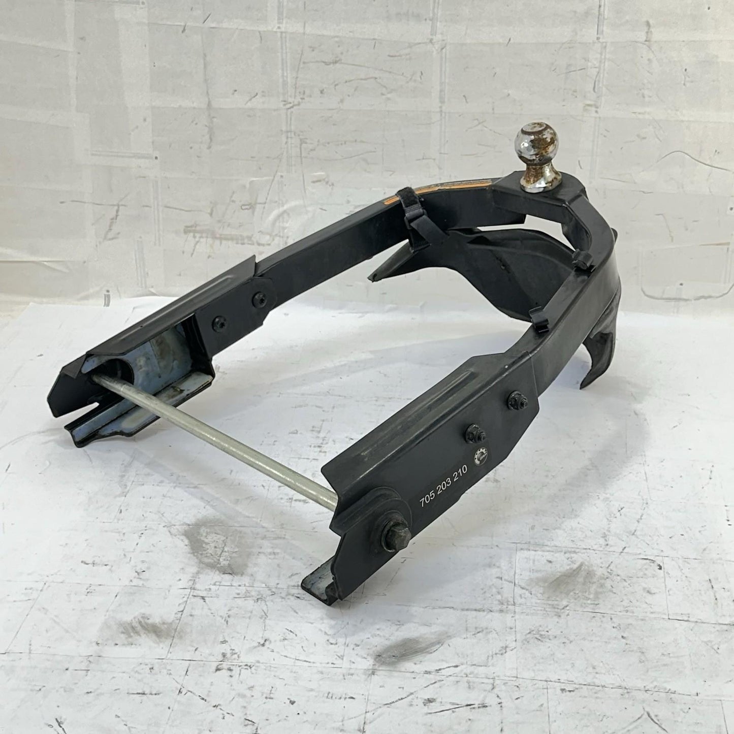 2016 CAN-AM SPYDER RT REAR TRAILER HITCH AXLE BOLT BACK TOWING FRAME FENDER