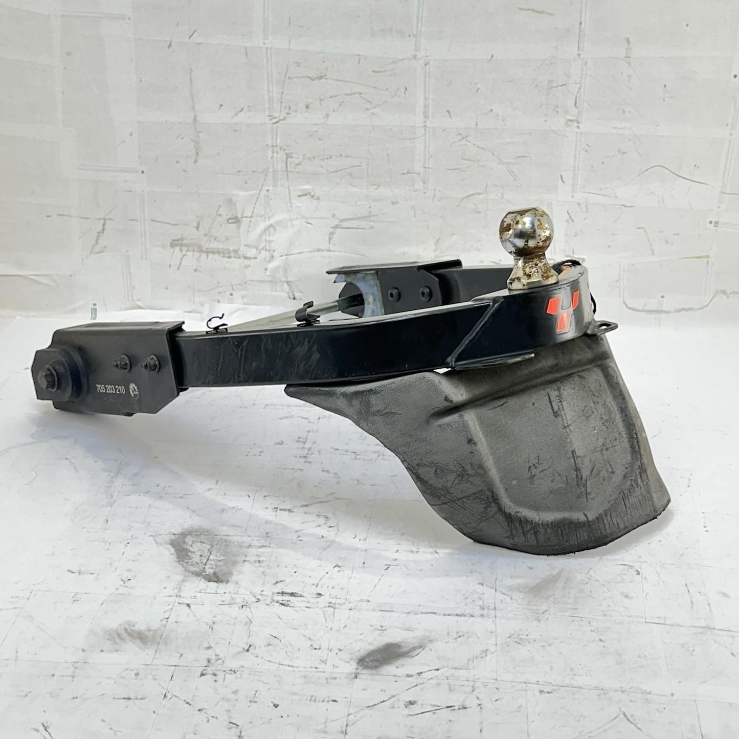 2016 CAN-AM SPYDER RT REAR TRAILER HITCH AXLE BOLT BACK TOWING FRAME FENDER