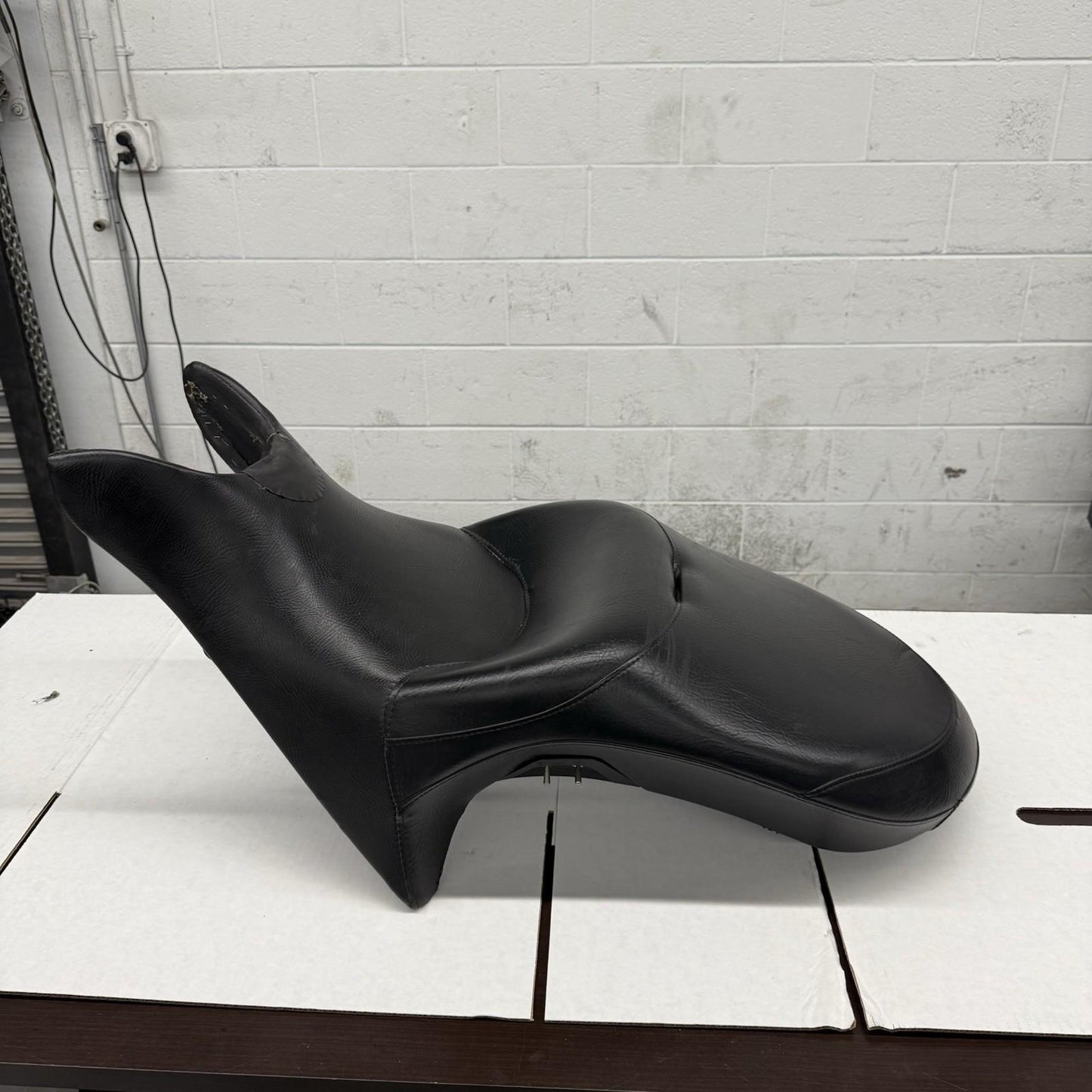 2010 - 2014 VICTORY CROSS COUNTRY SEAT HEATED  FRONT DRIVER REAR BLACK 5438107