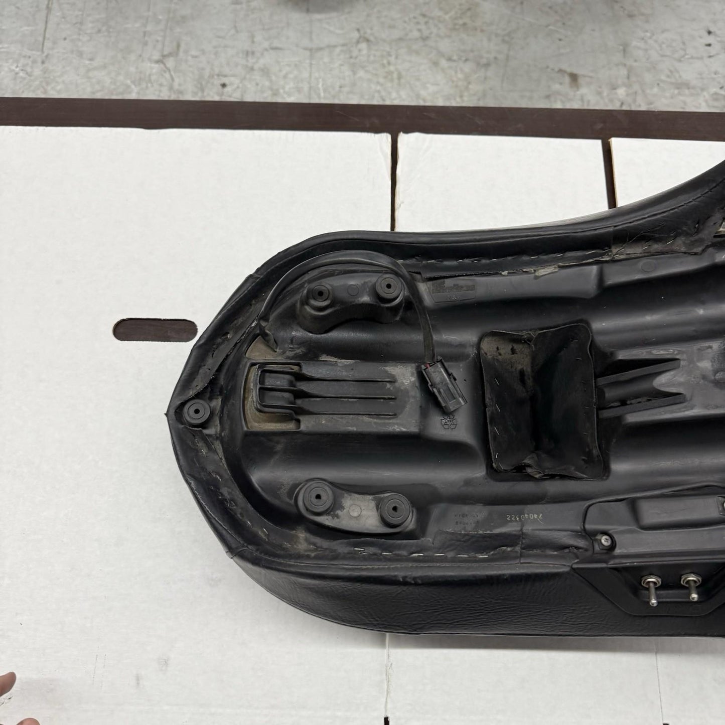 2010 - 2014 VICTORY CROSS COUNTRY SEAT HEATED  FRONT DRIVER REAR BLACK 5438107