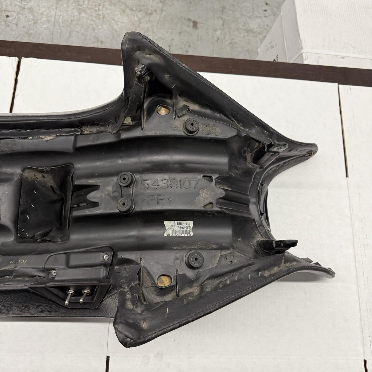 2010 - 2014 VICTORY CROSS COUNTRY SEAT HEATED  FRONT DRIVER REAR BLACK 5438107