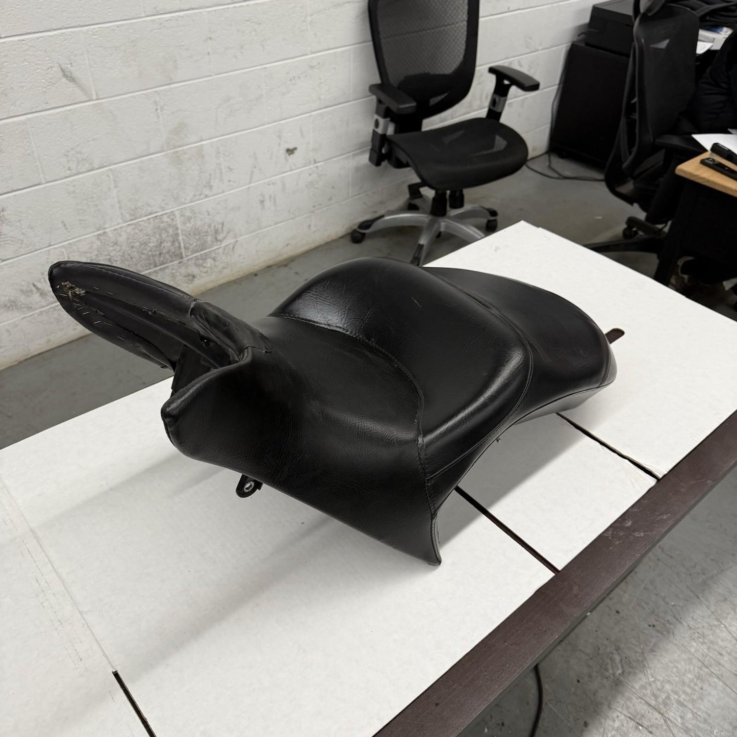 2010 - 2014 VICTORY CROSS COUNTRY SEAT HEATED  FRONT DRIVER REAR BLACK 5438107