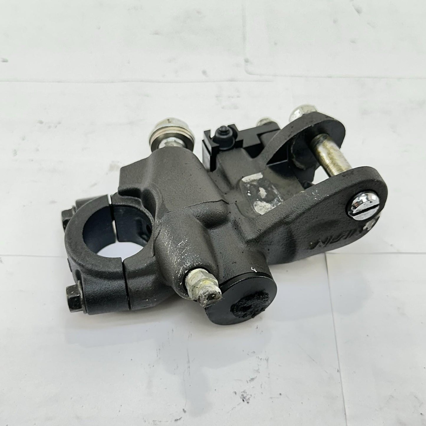 2011 - 2026 SUZUKU GSXR 600 GSXR 750 FRONT BRAKE MASTER CYLINDER RIGHT MOUNT