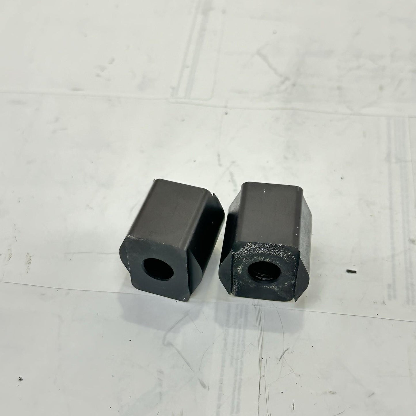 2017 - 2019 KTM 1290 SUPER DUKE GT HANDLEBAR RISER CLAMP BRACKET BOLTS HARDWARE