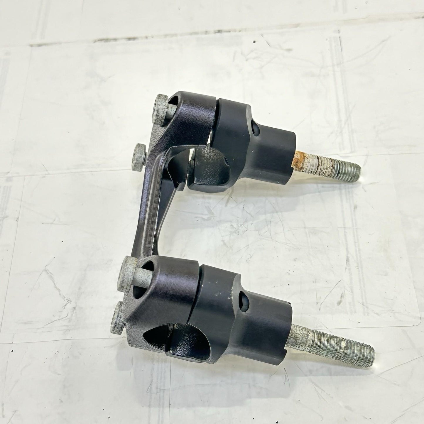 2017 - 2019 KTM 1290 SUPER DUKE GT HANDLEBAR RISER CLAMP BRACKET BOLTS HARDWARE
