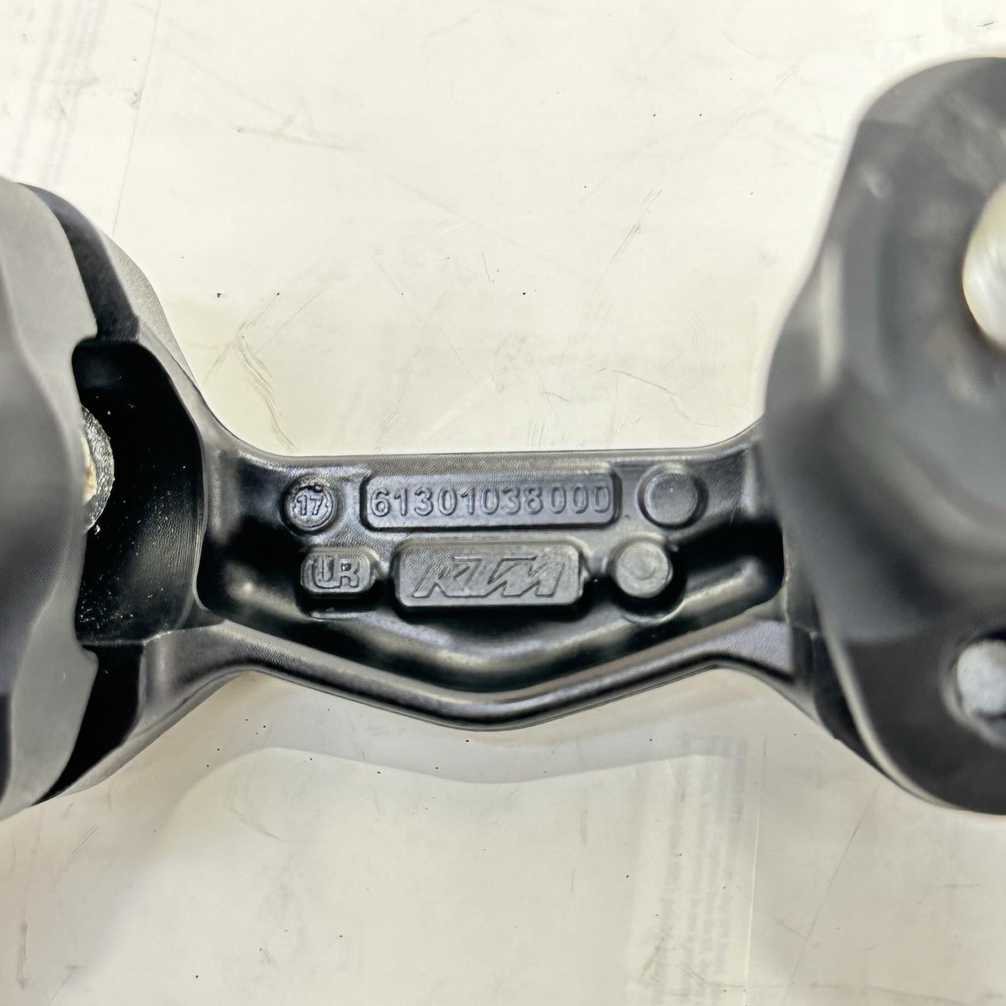 2017 - 2019 KTM 1290 SUPER DUKE GT HANDLEBAR RISER CLAMP BRACKET BOLTS HARDWARE