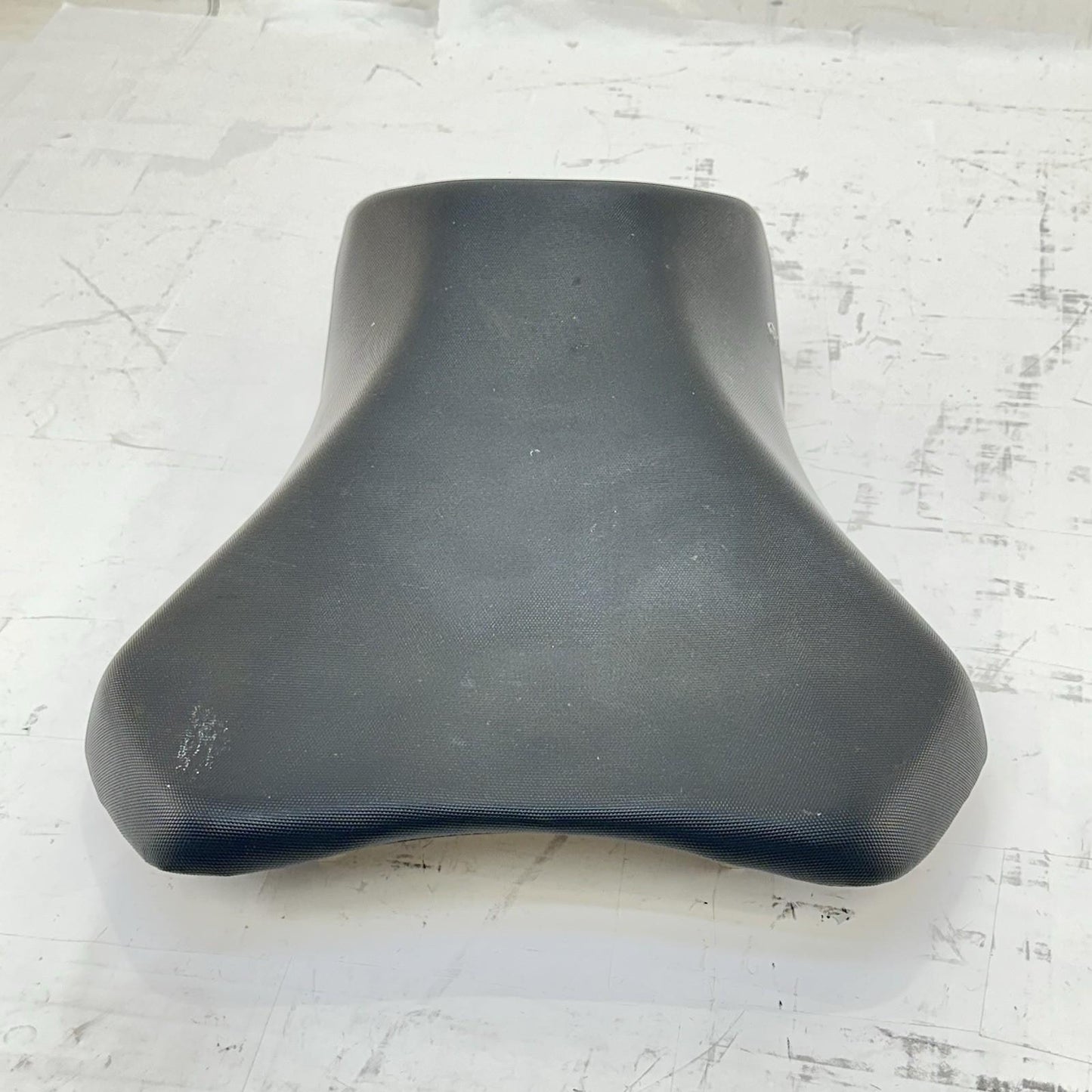 2011 - 2026 SUZUKU GSXR 600 GSXR 750 DRIVER SEAT SADDLE CUSHION BLACK BOLTS