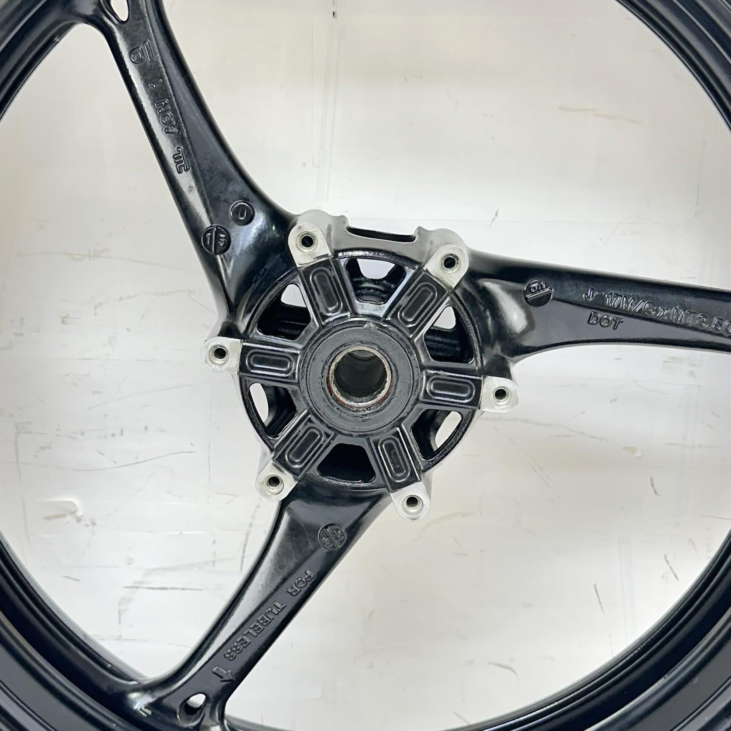 2011 - 2026 SUZUKU GSXR 600 GSXR 750 FRONT WHEEL RIM TIRE RUBBER BLACK STOCK