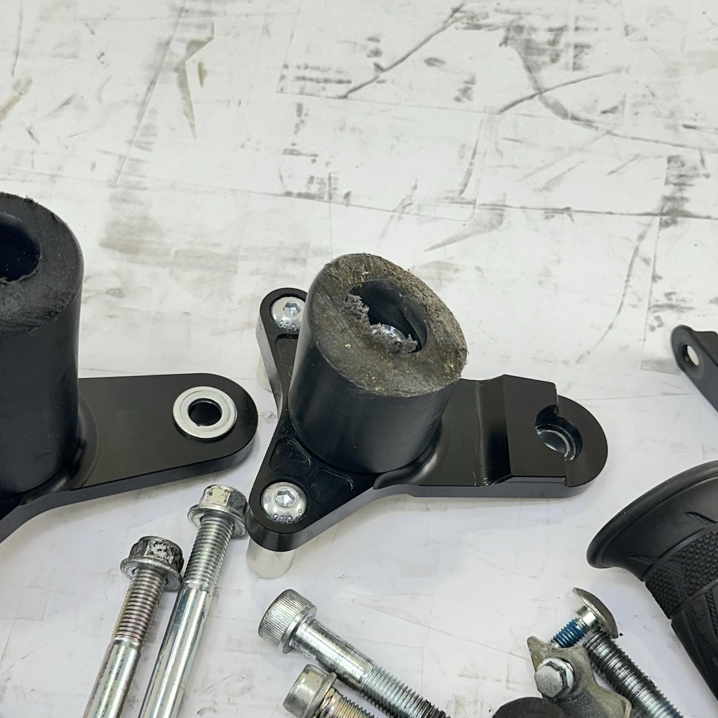 2011 - 2026 SUZUKU GSXR 600 GSXR 750 BOLTS NUTS SCREWS HORN TOOLS HARDWARE PARTS