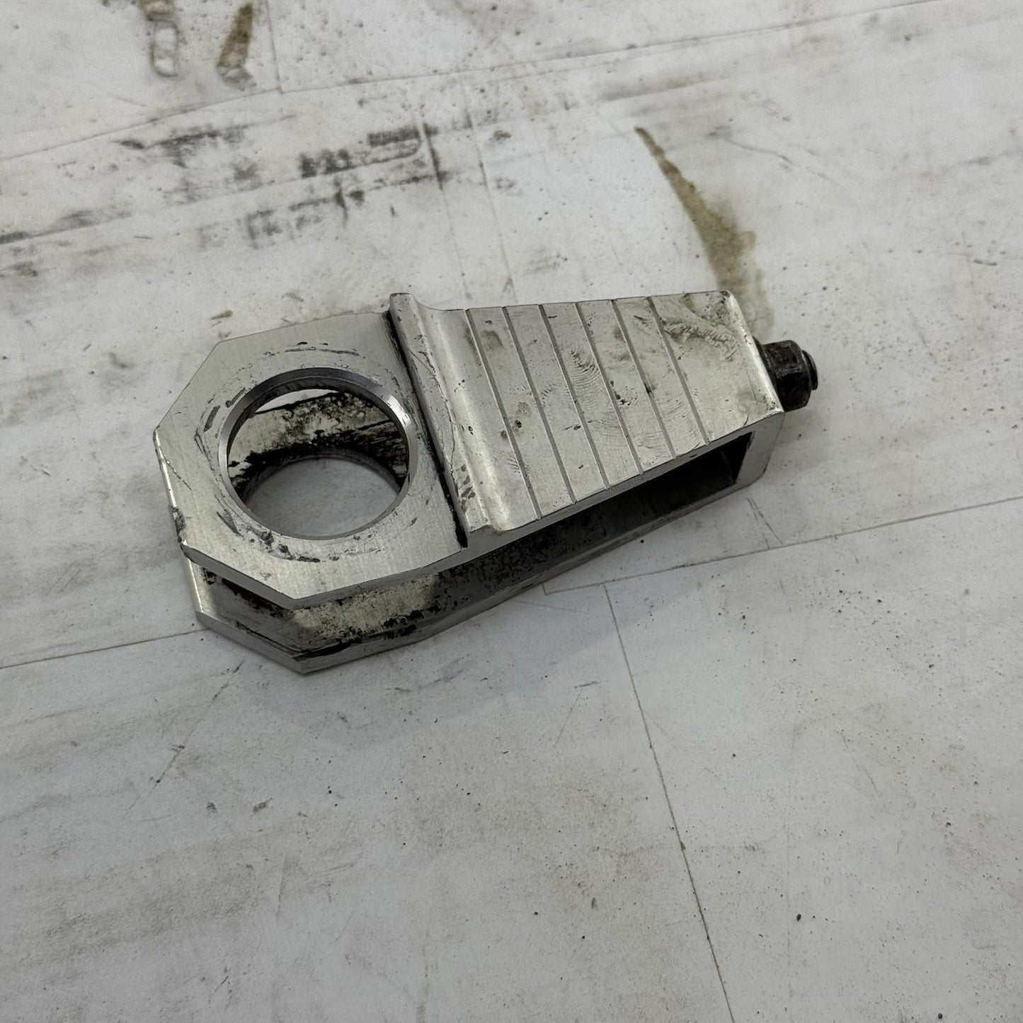2008 - 2016 YAMAHA YZF R6 CHAIN ADJUSTERS SWINGARM ADJUSTERS SILVER REAR BACK
