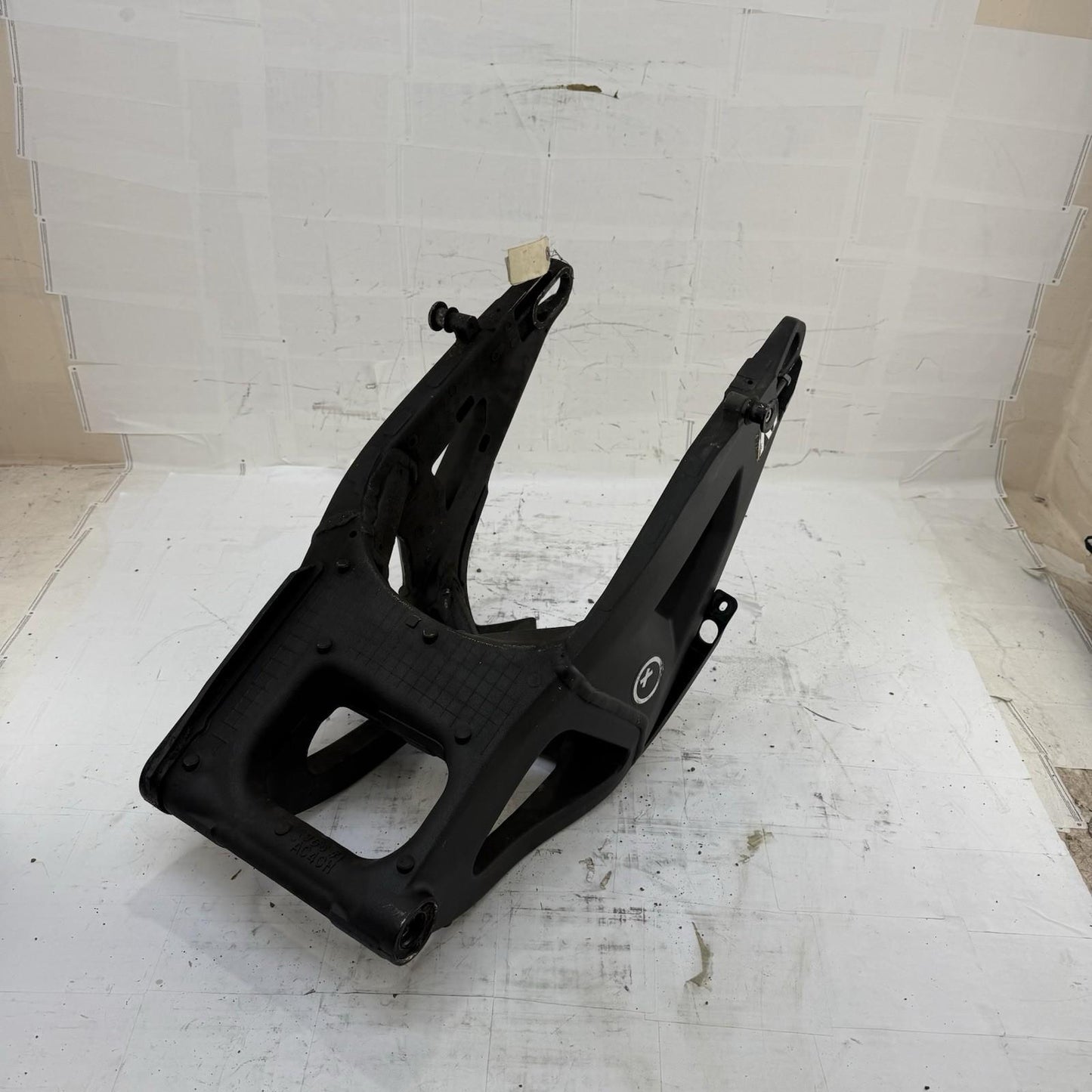 2021 - 2025 KAWASAKI NINJA ZX10R SWINGARM BACK LINKAGE REAR SWING ARM BLACK OEM