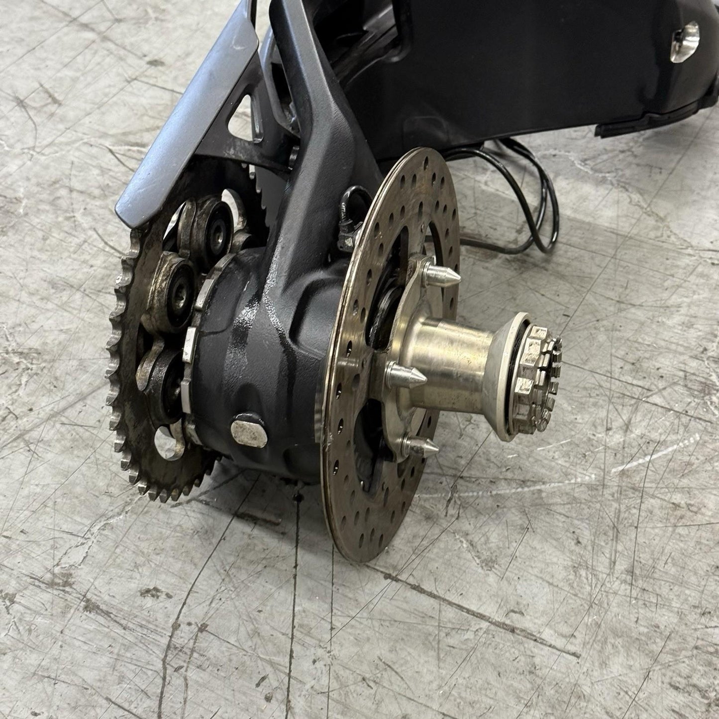 2017 - 2024 DUCATI SUPERSPORT S 939 950 SWING ARM WITH WHEEL HUB COMPLETE