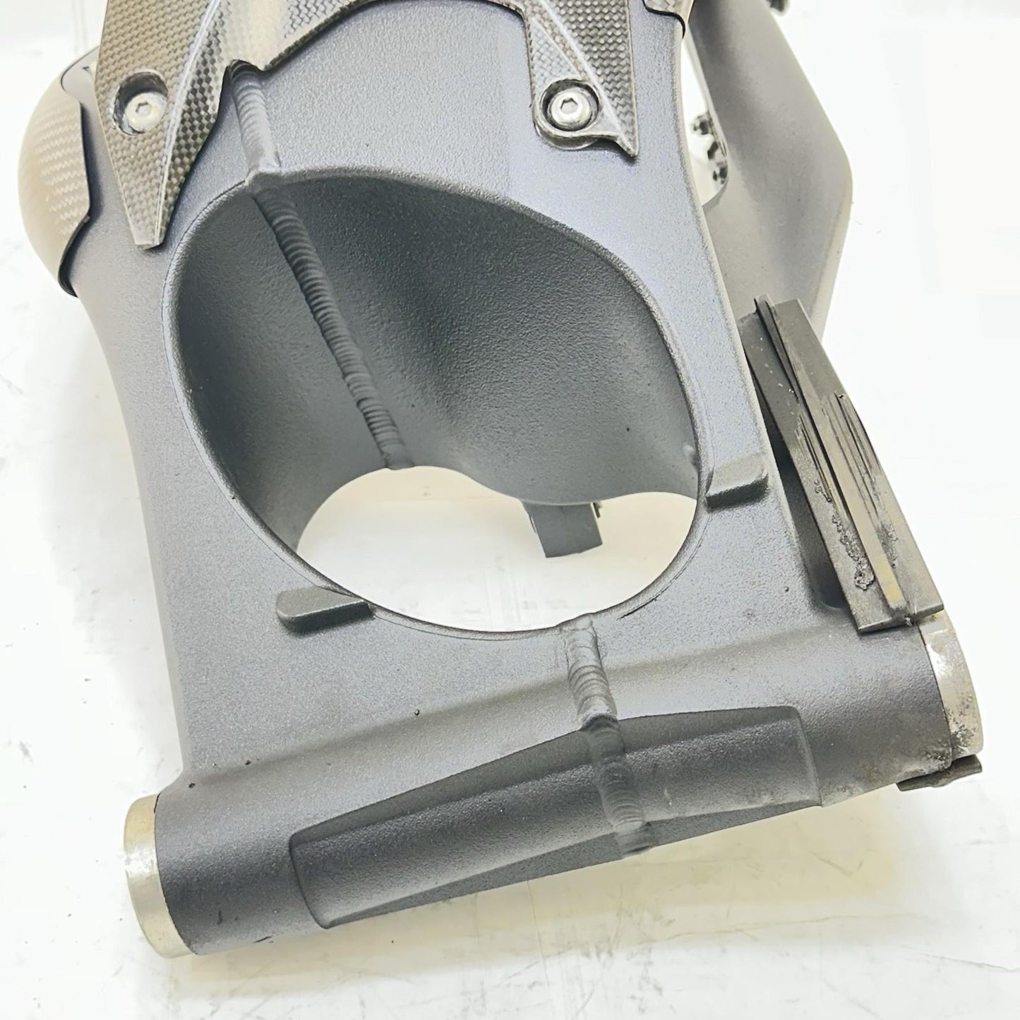 2013 - 2017 TRIUMPH DAYTONA 675 SWINGARM REAR BACK SUSPENSION WHEEL FRAME BLACK