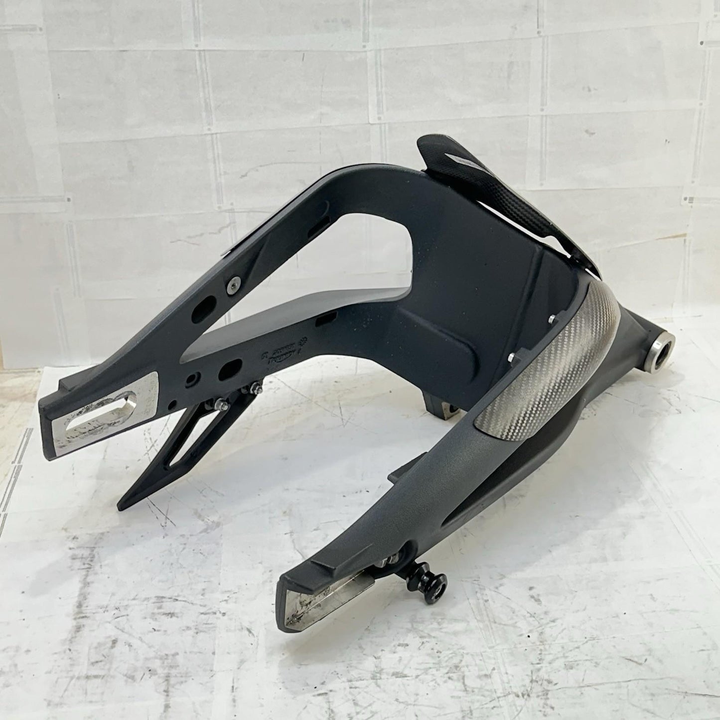 2013 - 2017 TRIUMPH DAYTONA 675 SWINGARM REAR BACK SUSPENSION WHEEL FRAME BLACK