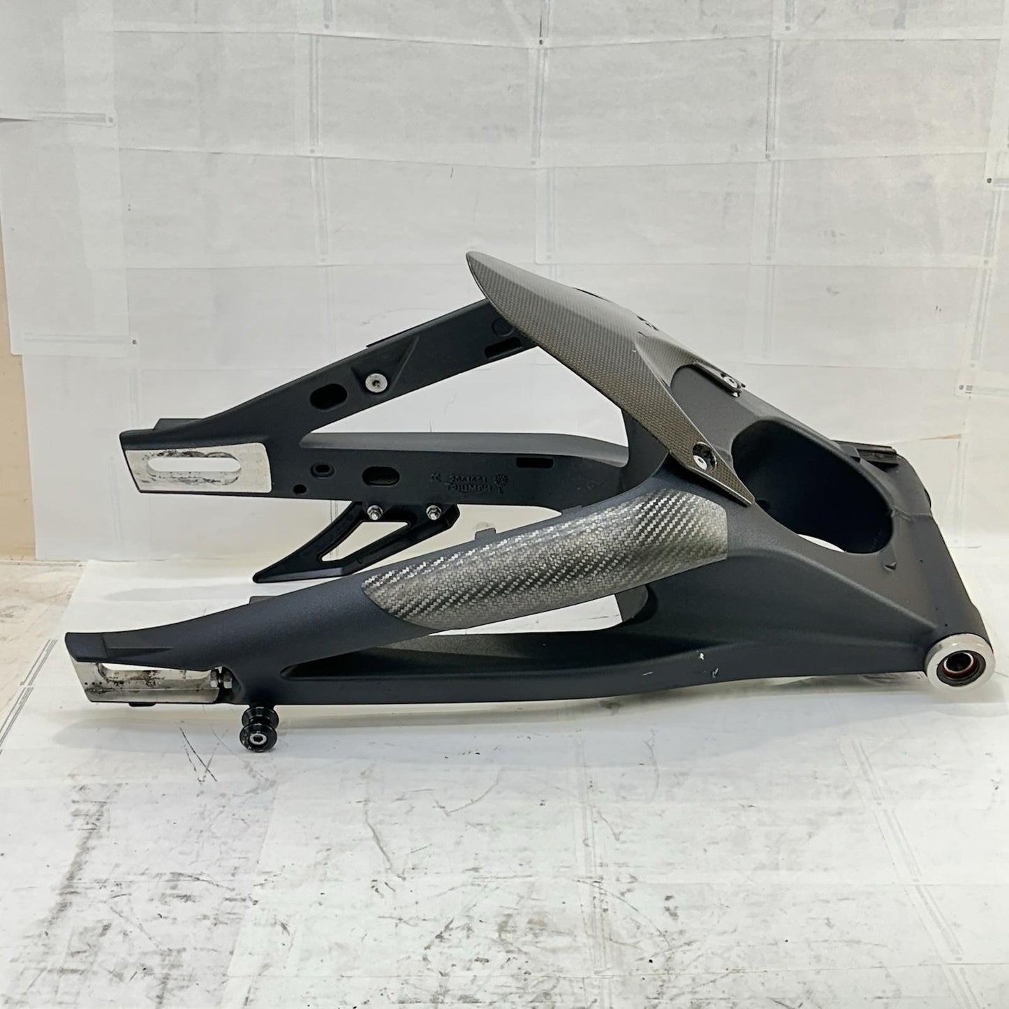 2013 - 2017 TRIUMPH DAYTONA 675 SWINGARM REAR BACK SUSPENSION WHEEL FRAME BLACK