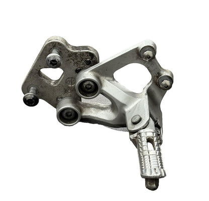 2006 2007 SUZUKI GSXR600 GSXR750 LEFT REARSET REAR DRIVER FOOT PEG REST SILVER