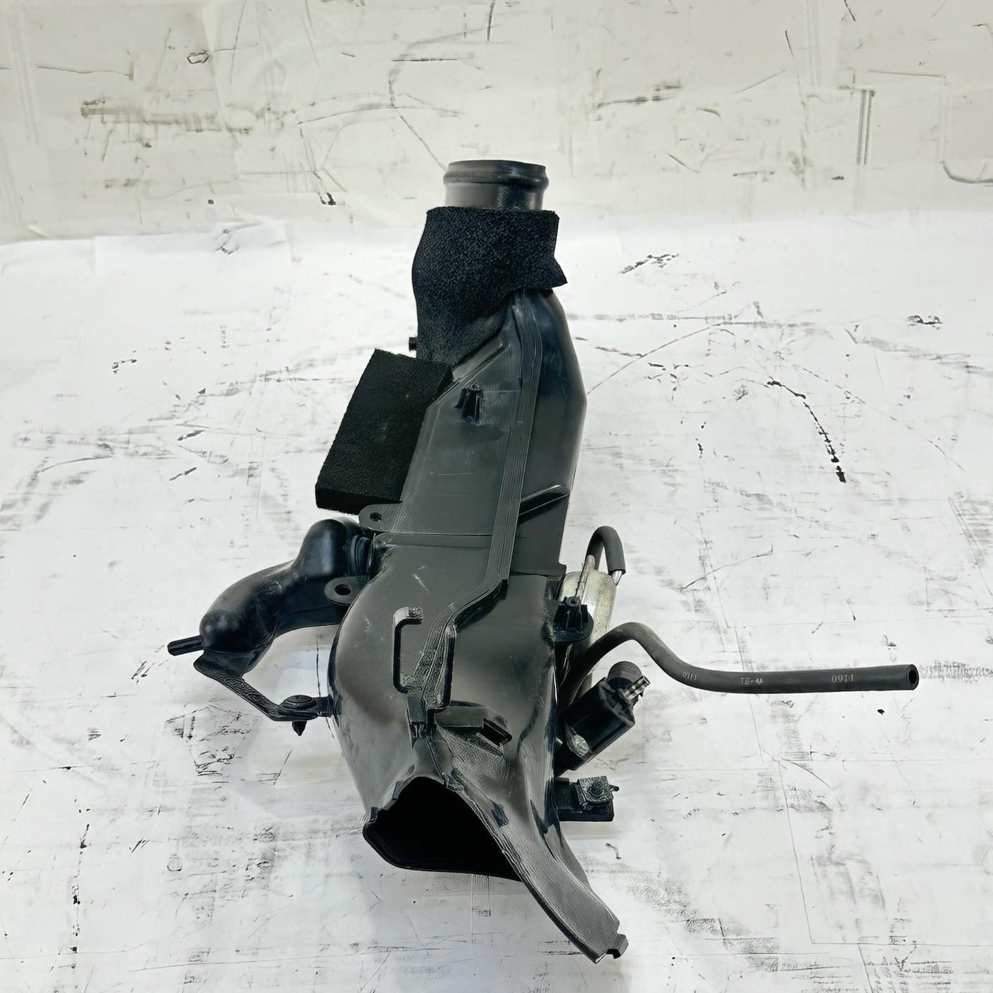 2012 - 2016 HONDA CBR1000RR LEFT SIDE AIR DUCT INTAKE TUBE PLASTIC LINE HOSE