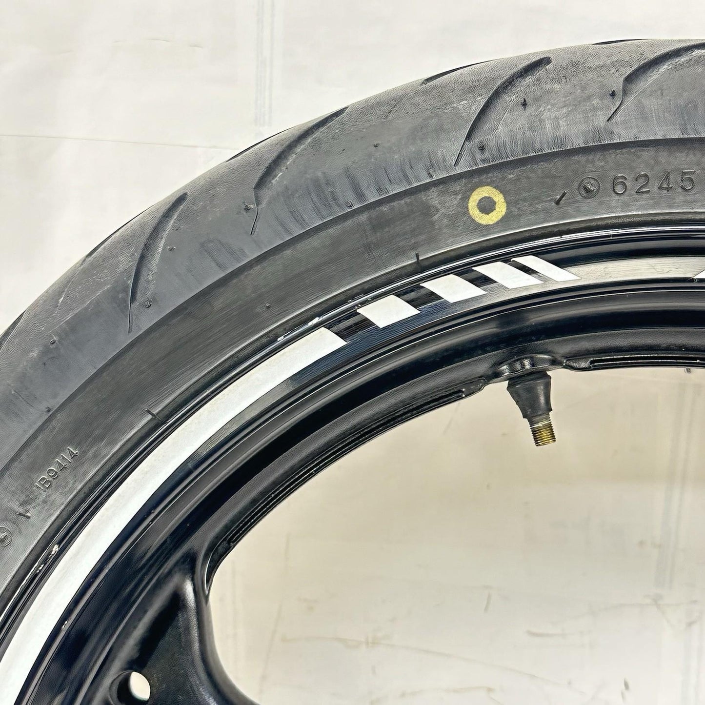 2007 - 2012 HONDA CBR600RR FRONT WHEEL RIM TIRE BLACK STOCK