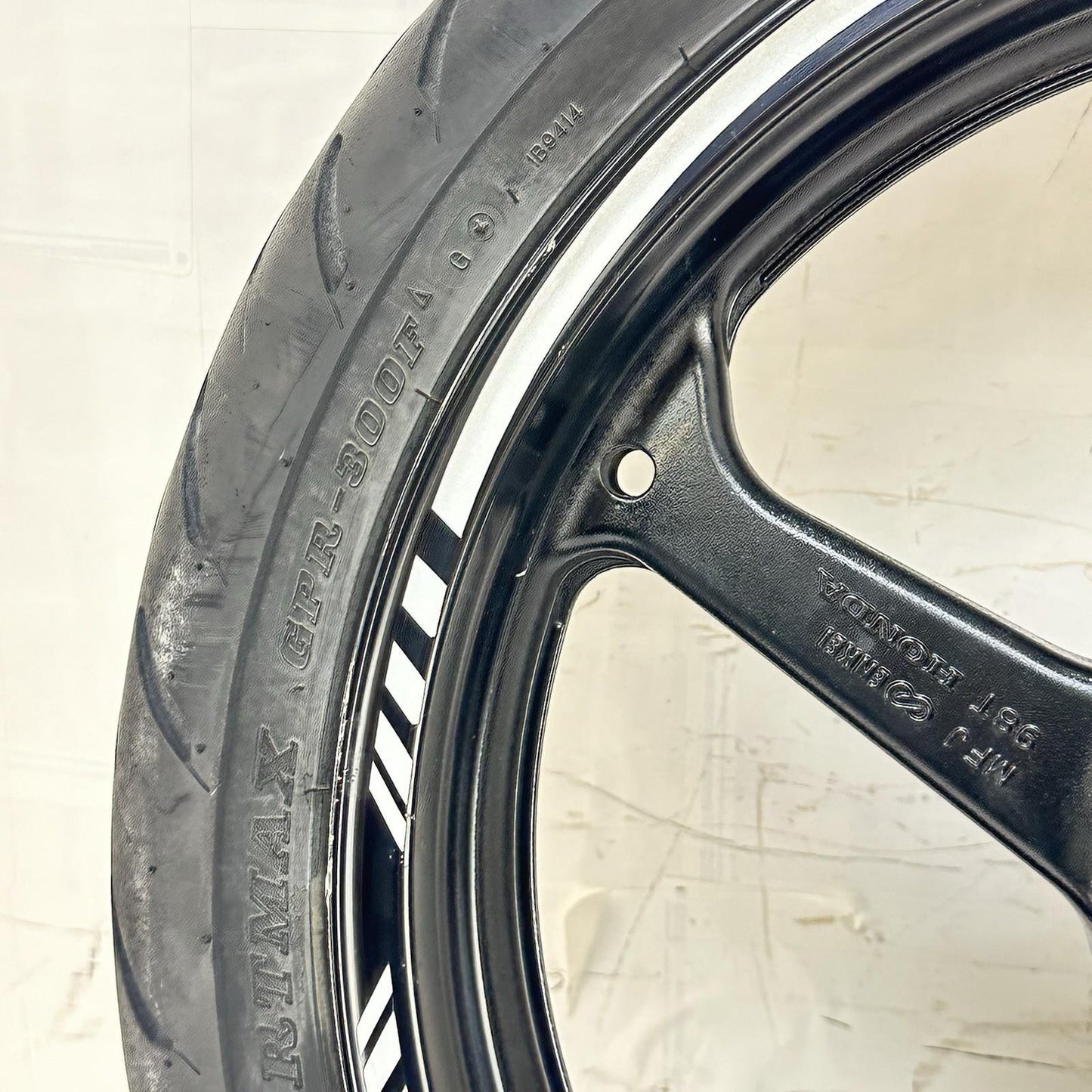 2007 - 2012 HONDA CBR600RR FRONT WHEEL RIM TIRE BLACK STOCK