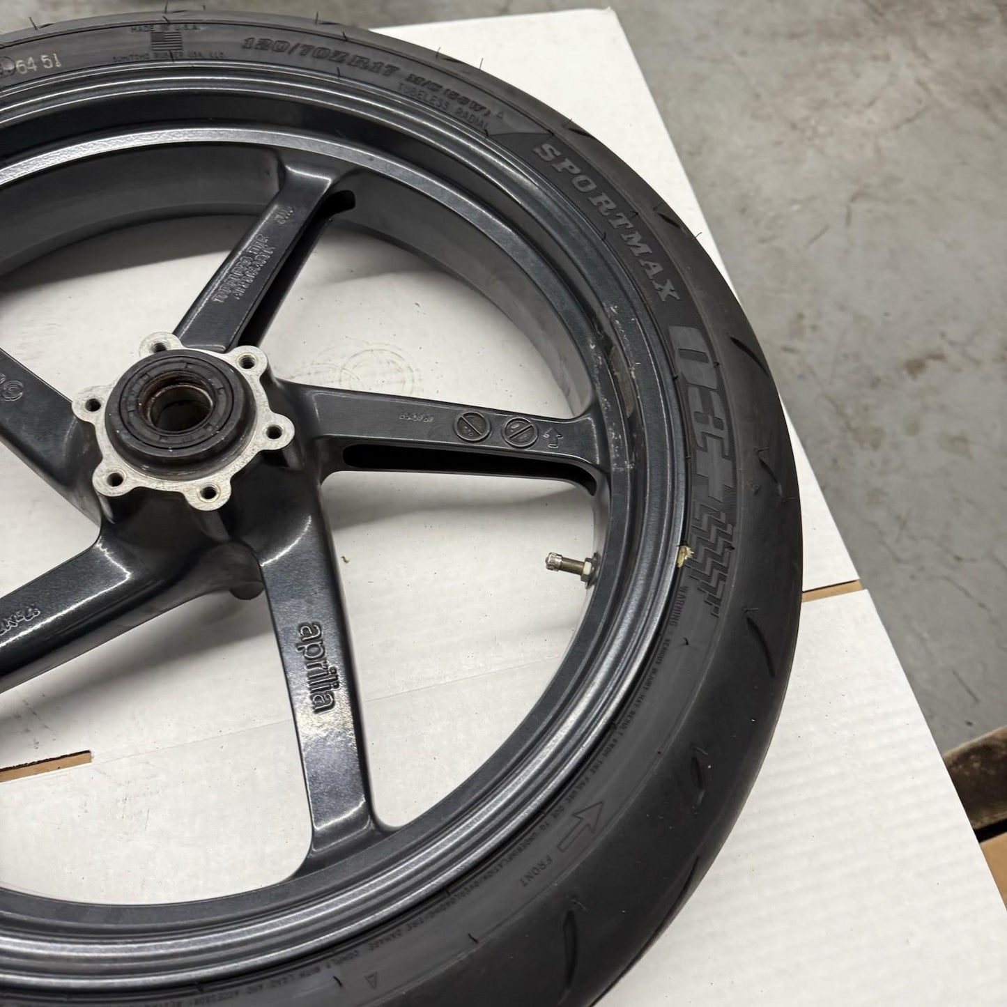 2001 - 2003 APRILIA RSV 1000 MILLE FRONT WHEEL RIM DUNLOP TIRE 120/70ZR17