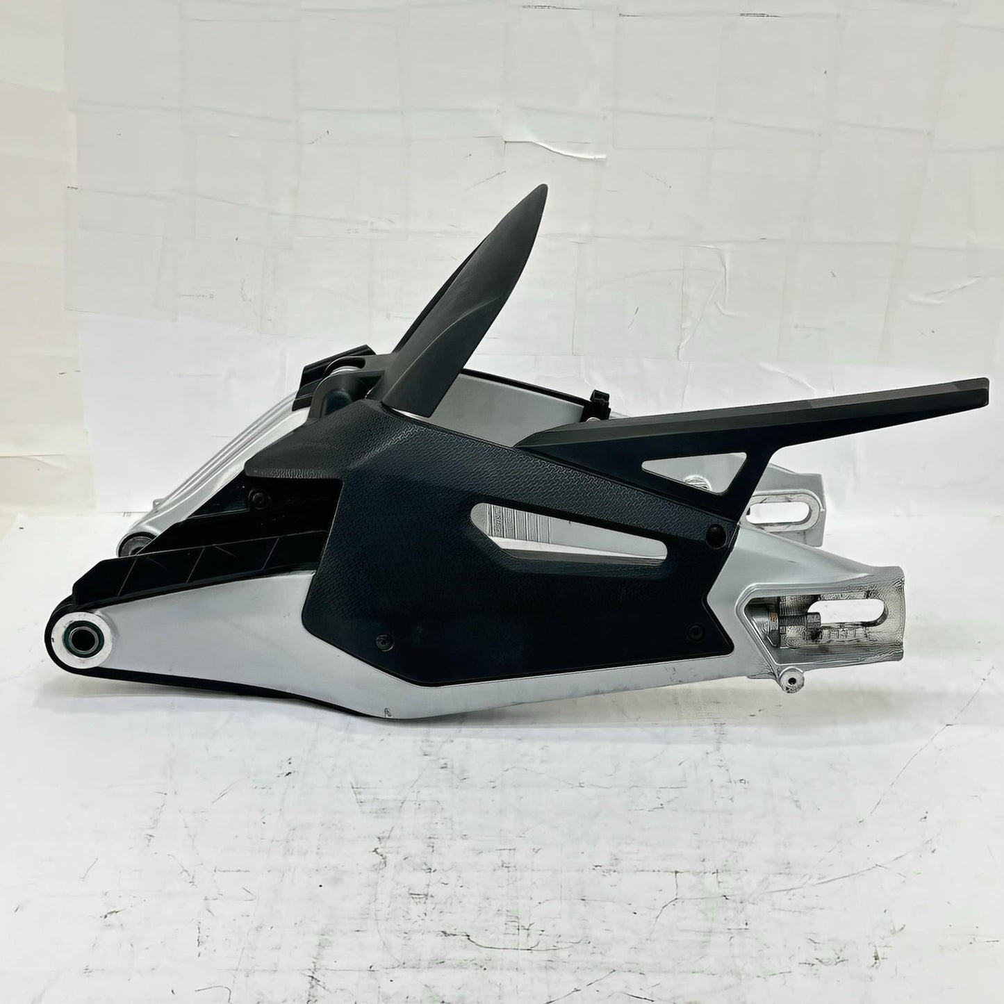 2021 - 2026 APRILIA RS 660 SWINGARM REAR SHOCK BACK SUSPENSION FRAME SILVER