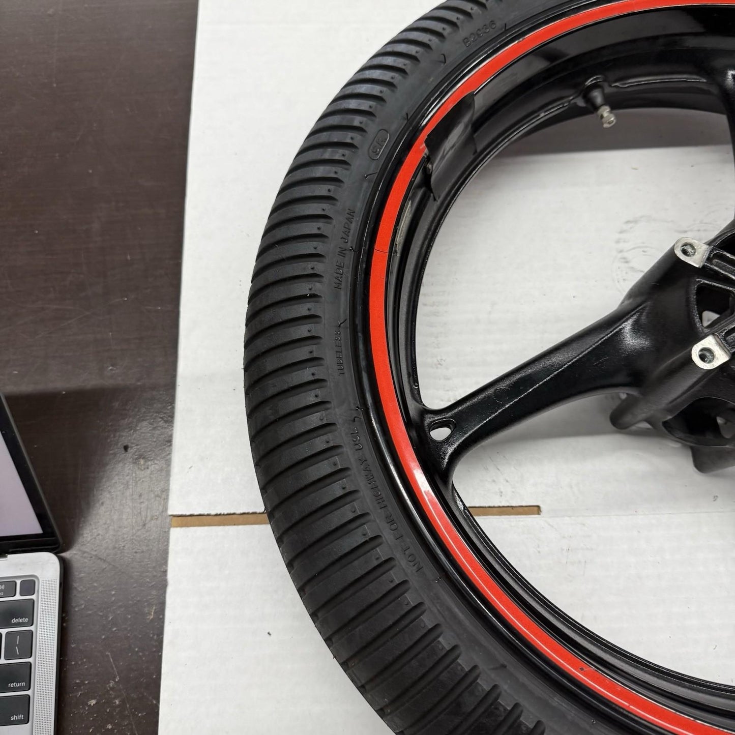 2011 - 2026 SUZUKI GSX600 GSXR750 FRONT WHEEL RIM TIRE RUBBER STRAIGHT BLACK