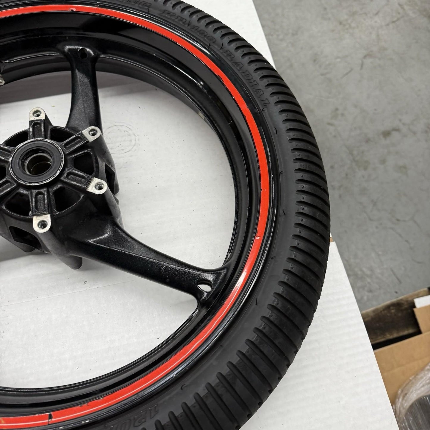 2011 - 2026 SUZUKI GSX600 GSXR750 FRONT WHEEL RIM TIRE RUBBER STRAIGHT BLACK