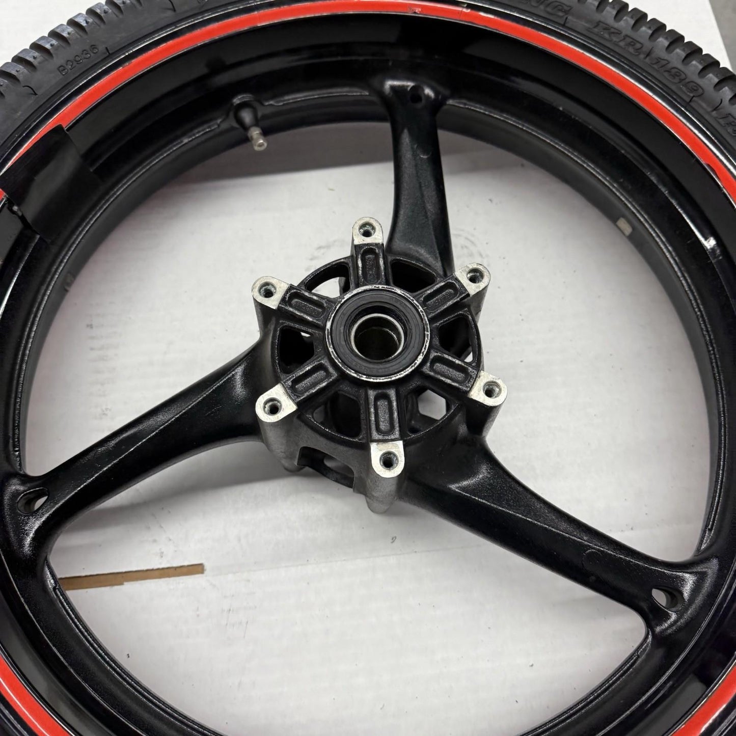 2011 - 2026 SUZUKI GSX600 GSXR750 FRONT WHEEL RIM TIRE RUBBER STRAIGHT BLACK