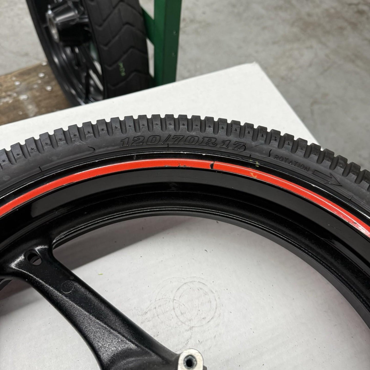 2011 - 2026 SUZUKI GSX600 GSXR750 FRONT WHEEL RIM TIRE RUBBER STRAIGHT BLACK