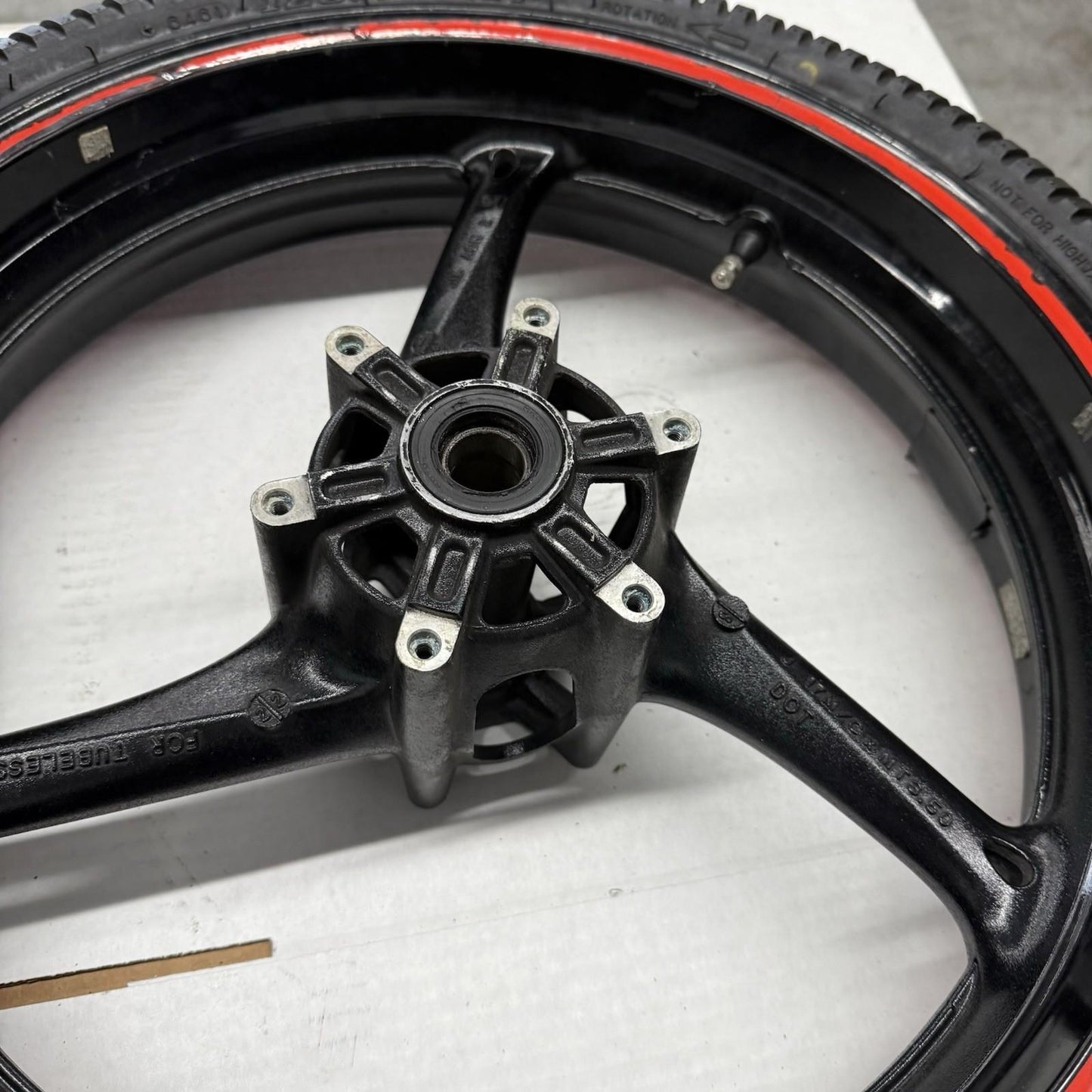 2011 - 2026 SUZUKI GSX600 GSXR750 FRONT WHEEL RIM TIRE RUBBER STRAIGHT BLACK
