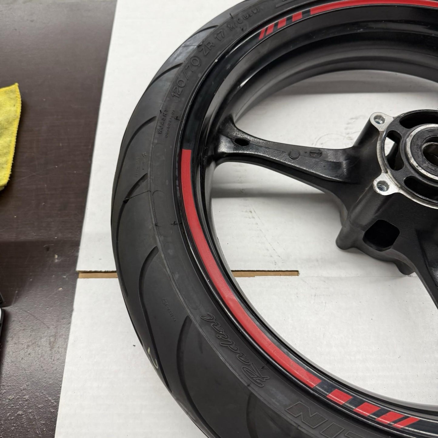 2006 2007 SUZUKI GSXR600 GSXR750 FRONT WHEEL RIM MICHELIN TIRE STRAIGHT