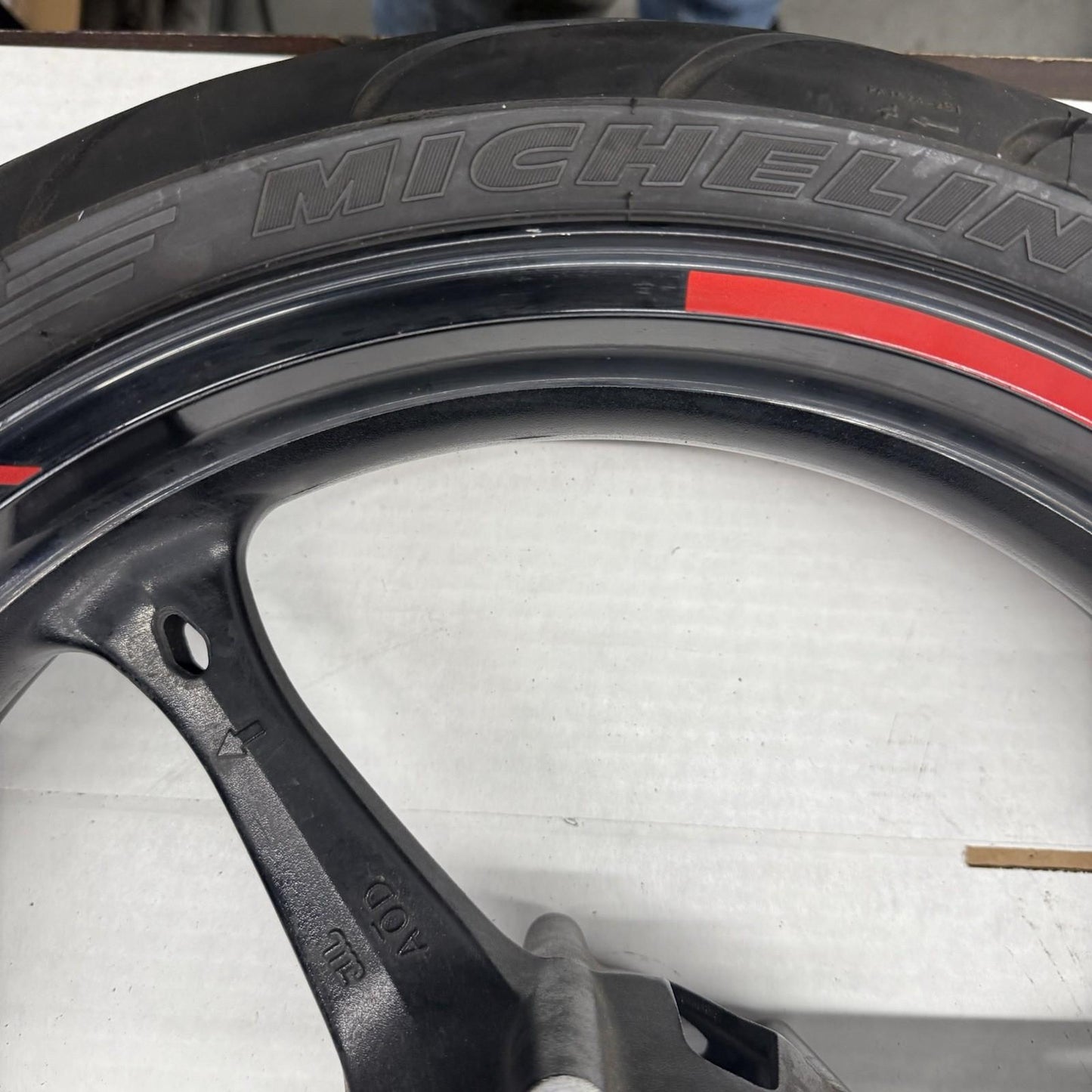 2006 2007 SUZUKI GSXR600 GSXR750 FRONT WHEEL RIM MICHELIN TIRE STRAIGHT