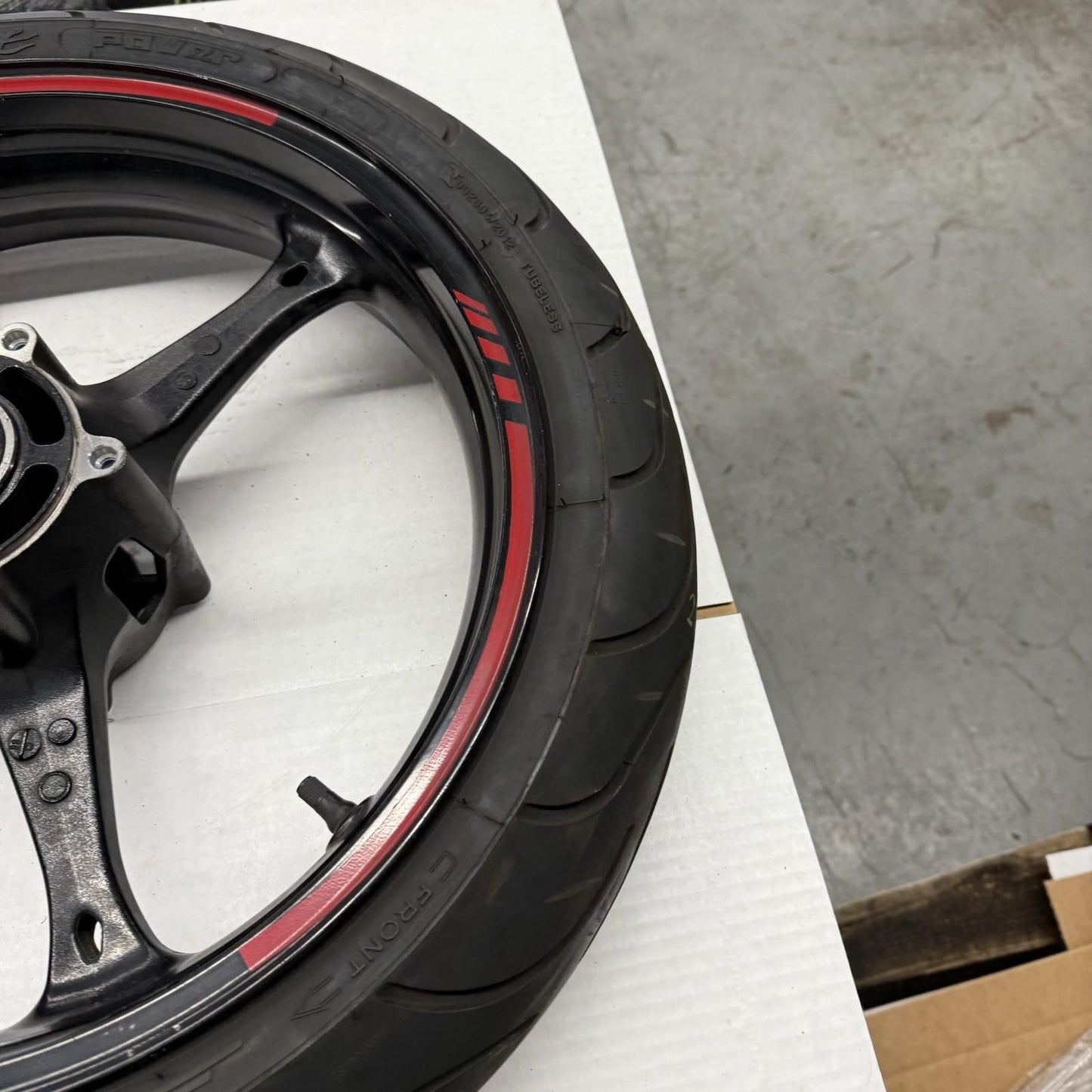 2006 2007 SUZUKI GSXR600 GSXR750 FRONT WHEEL RIM MICHELIN TIRE STRAIGHT