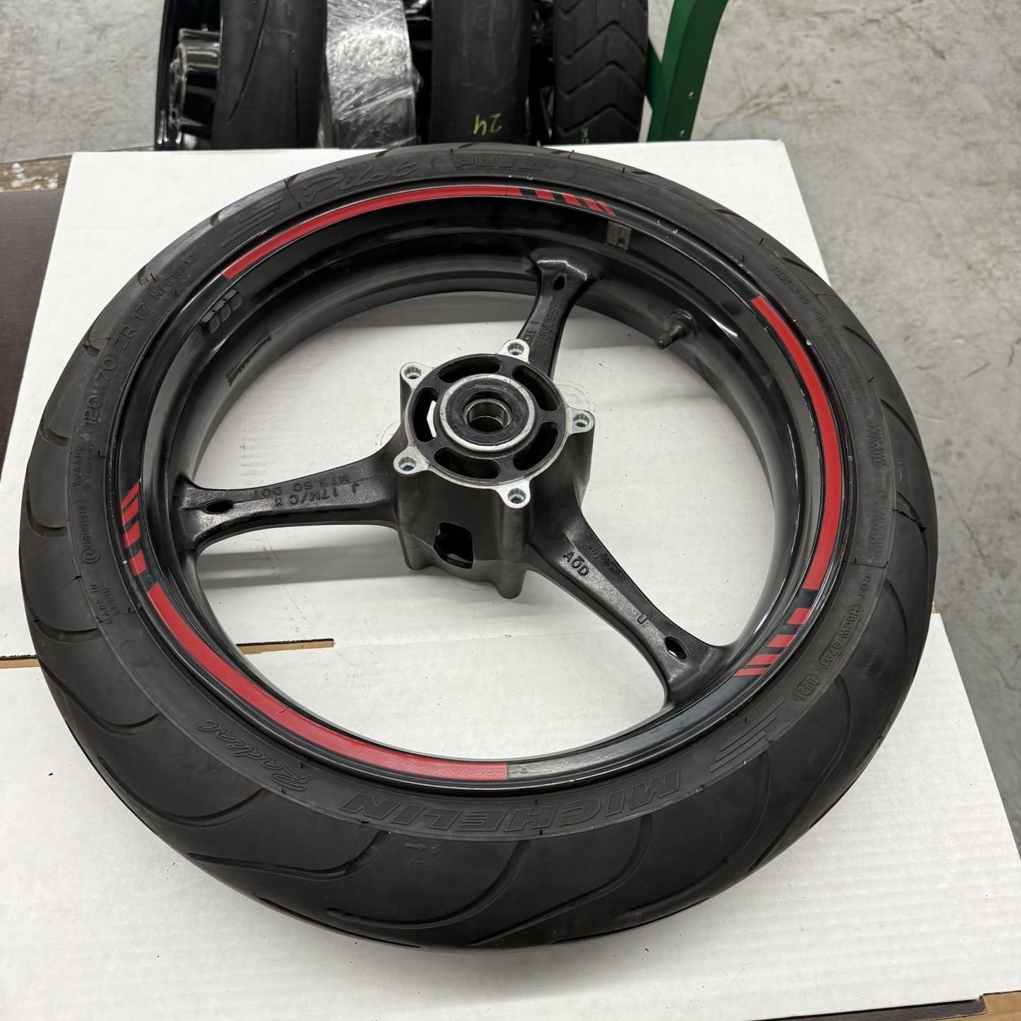 2006 2007 SUZUKI GSXR600 GSXR750 FRONT WHEEL RIM MICHELIN TIRE STRAIGHT