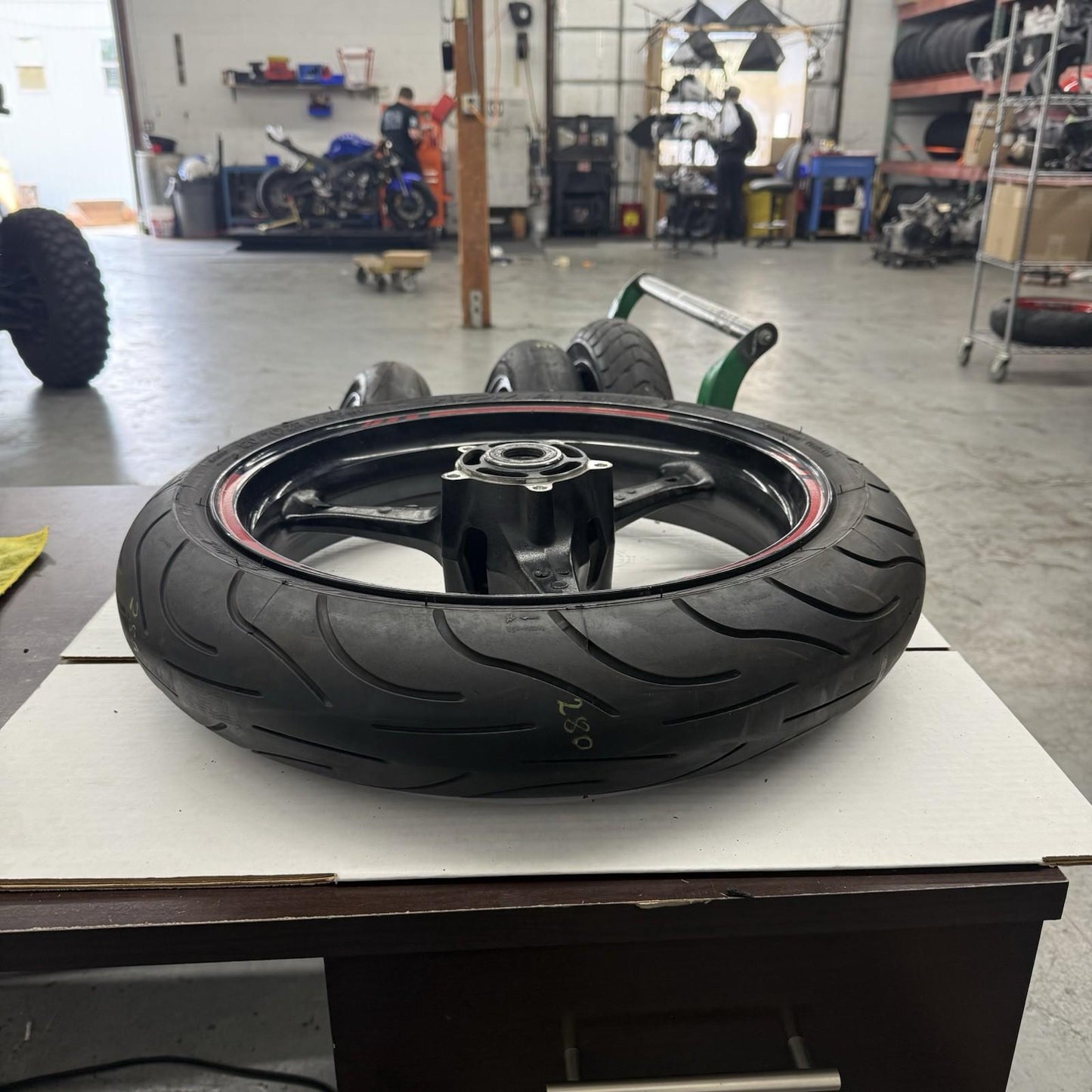 2006 2007 SUZUKI GSXR600 GSXR750 FRONT WHEEL RIM MICHELIN TIRE STRAIGHT