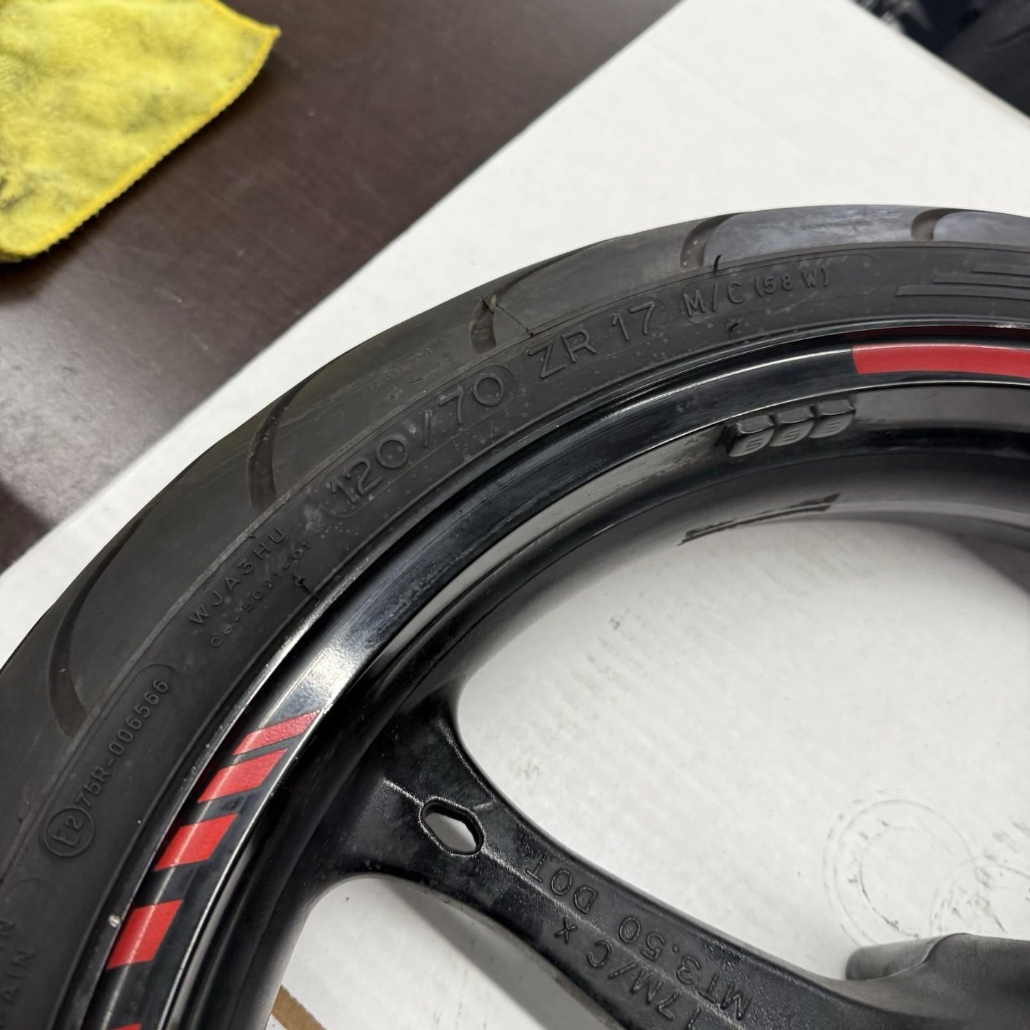 2006 2007 SUZUKI GSXR600 GSXR750 FRONT WHEEL RIM MICHELIN TIRE STRAIGHT