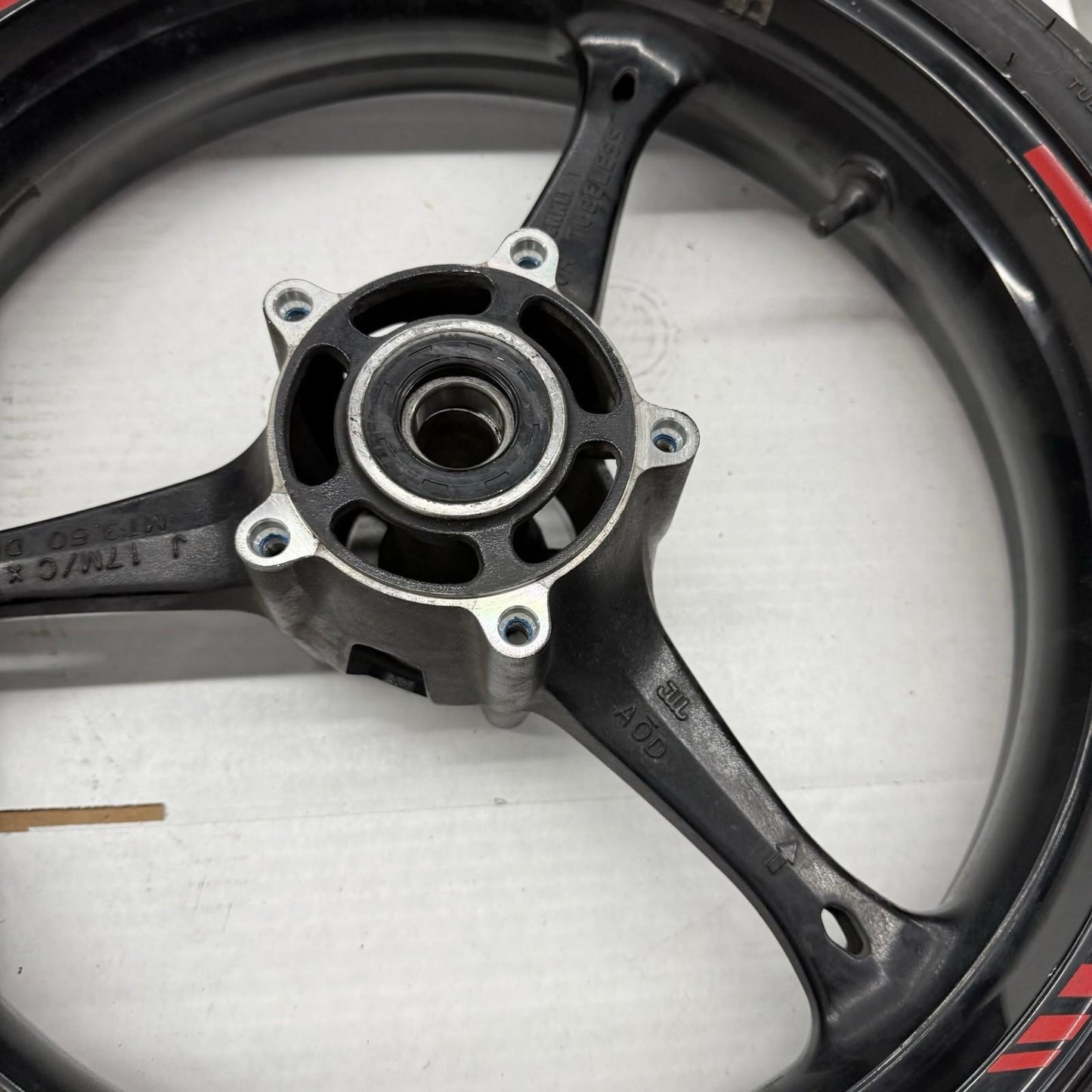 2006 2007 SUZUKI GSXR600 GSXR750 FRONT WHEEL RIM MICHELIN TIRE STRAIGHT